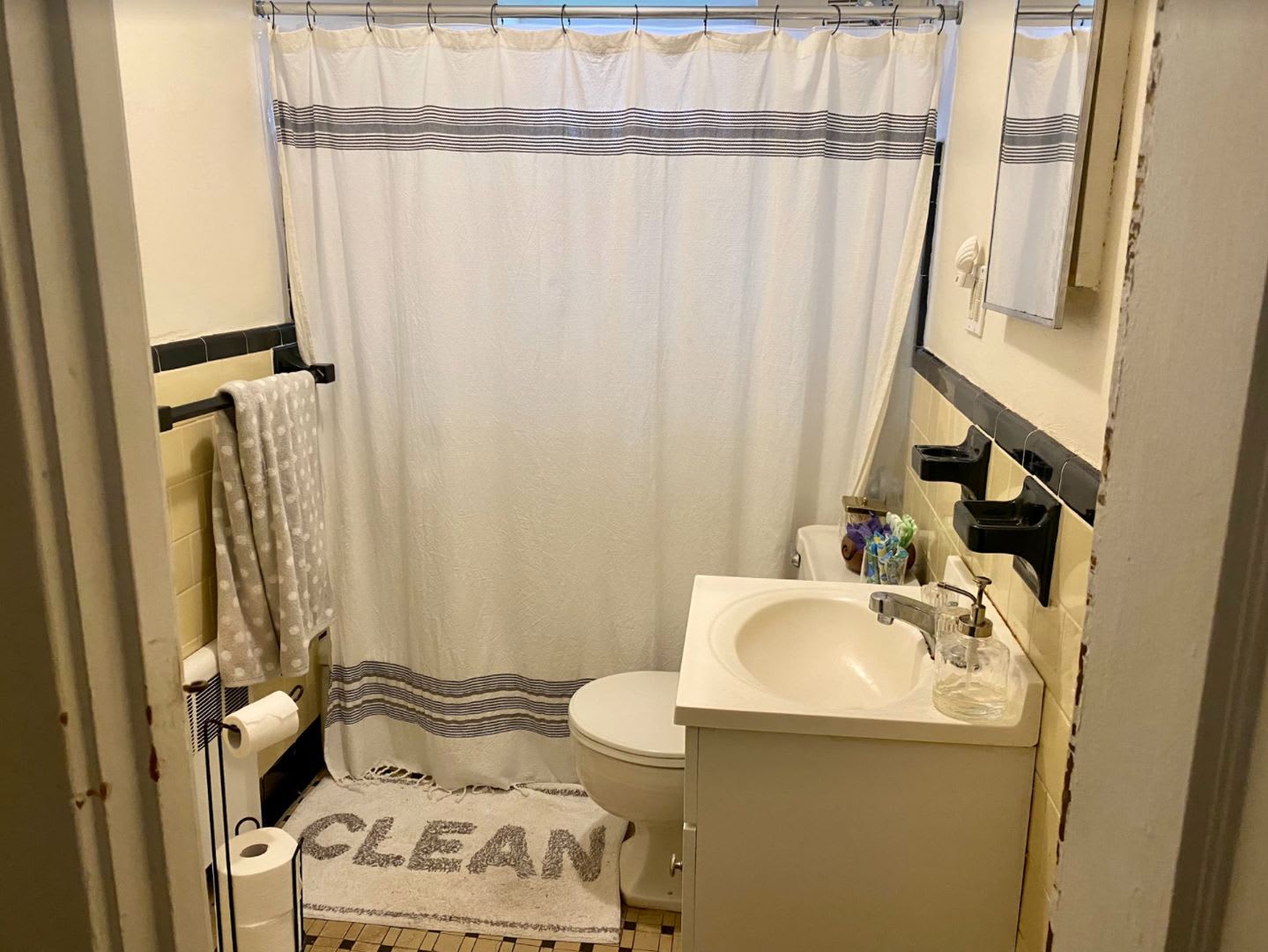 Large 2 Bed Unit In The Heart Of Oak Square – photo 2