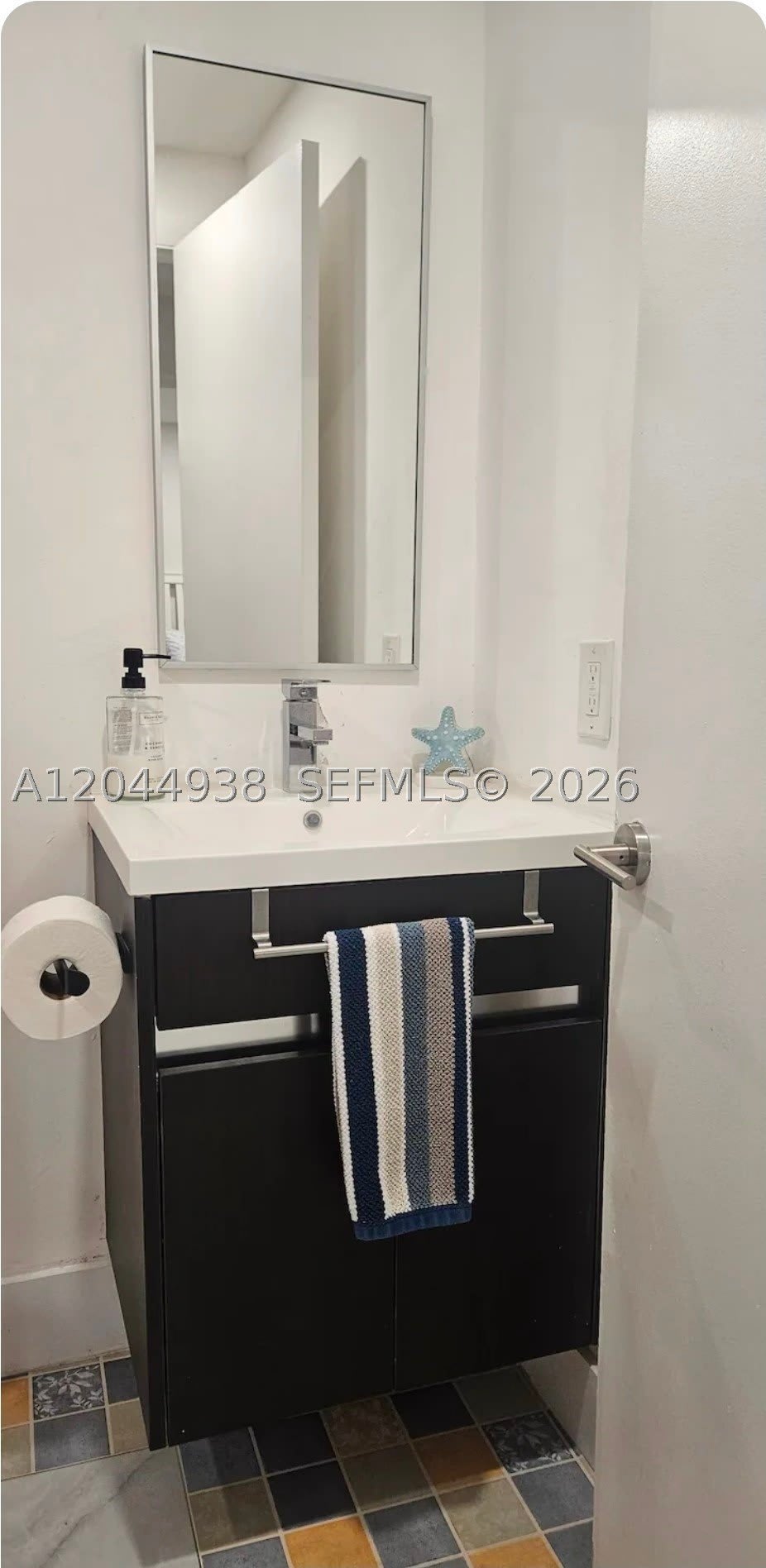 144 NW 7th Ave – photo 4