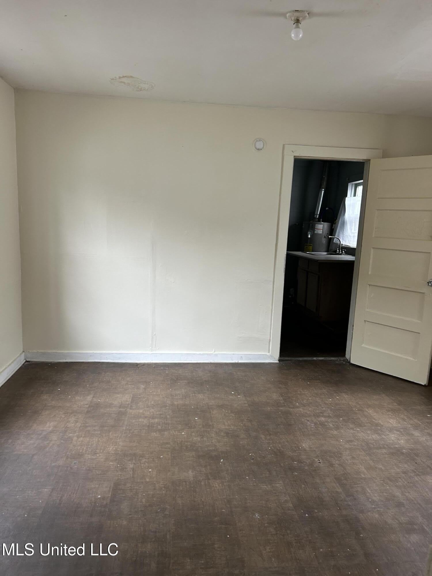 617 Ave L – photo 4