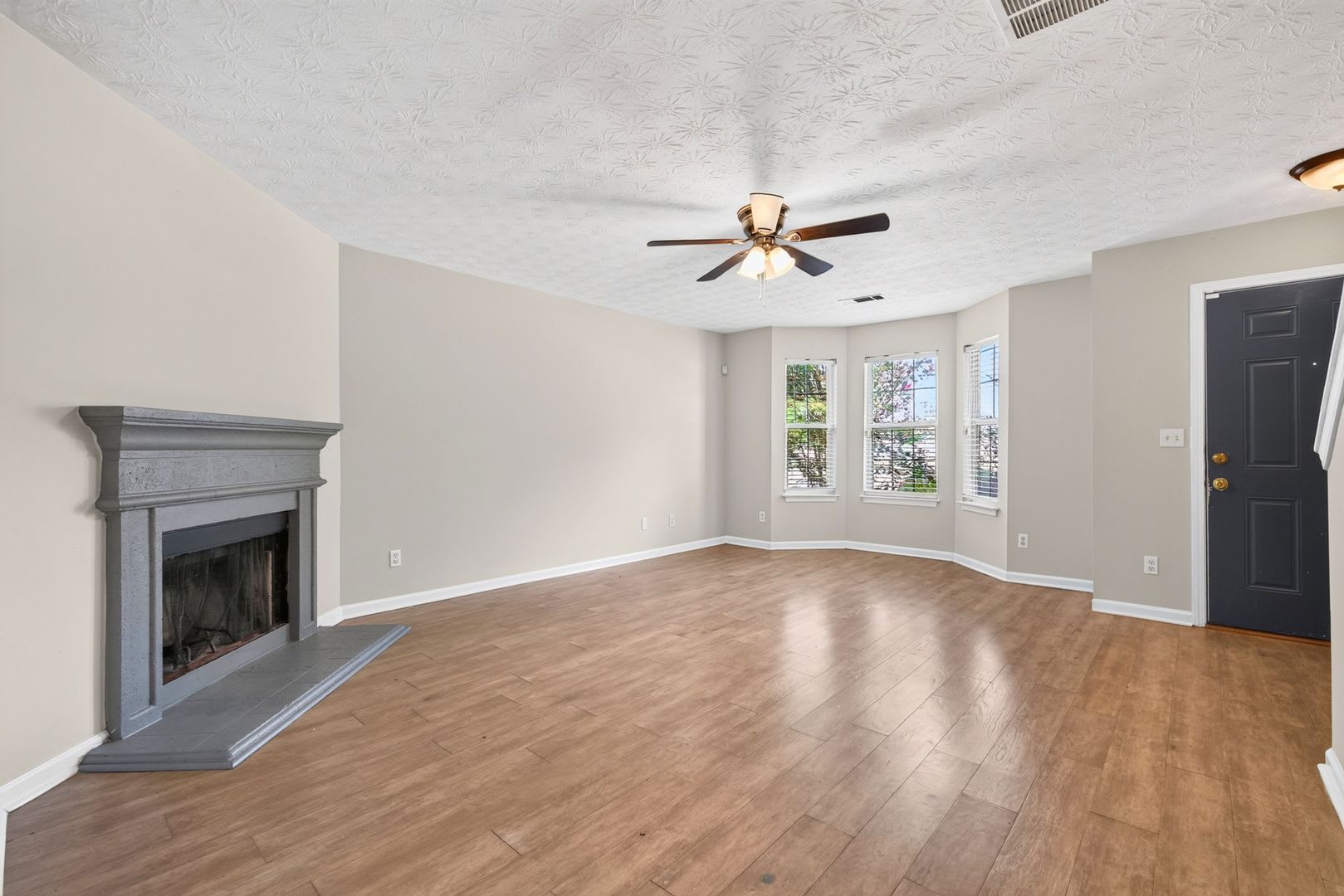 Beautiful 4 Bedroom Home for Rent in Chestnut Lake! – photo 5