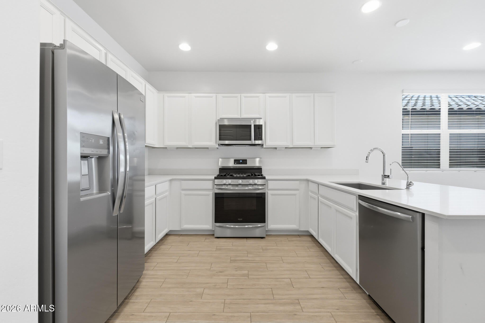 4330 N 94Th Avenue – photo 4