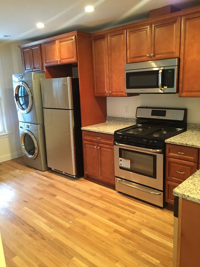 Charming 3 Bedroom-No Broker Fee – photo 1