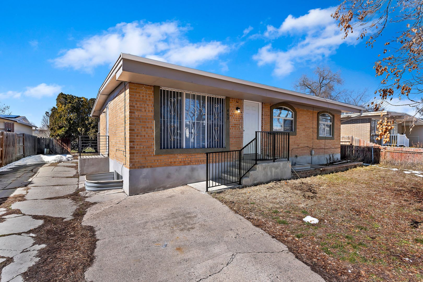 NO LEASING FEE + $300 OFF FIRST MONTH'S RENT! Updated 6 bedroom home is a must see!! – photo 2