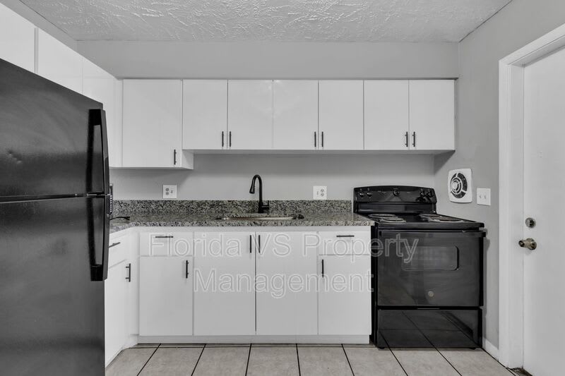 1629 W Oak Ridge Rd – photo 3