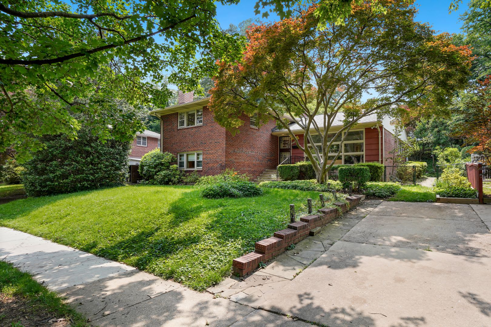 SPACIOUS 4 BEDROOM 3 BATH SPLIT LEVEL HOME ON LARGE LOT IN ROSEMARY HILLS! – photo 1