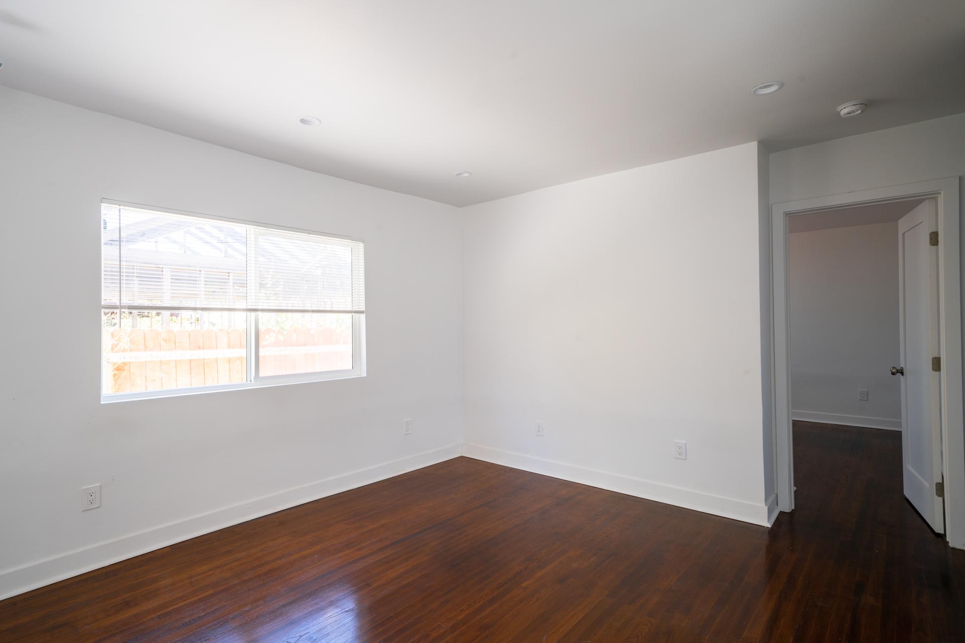 2325 1 2 South Sycamore Avenue – photo 2