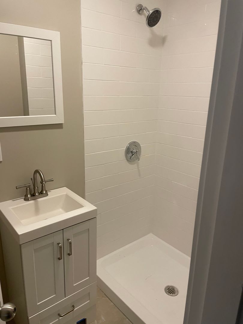 Huge 4 bed 3 bath Bi level unit near the Red Line and Commuter Rail in Quincy! – photo 5