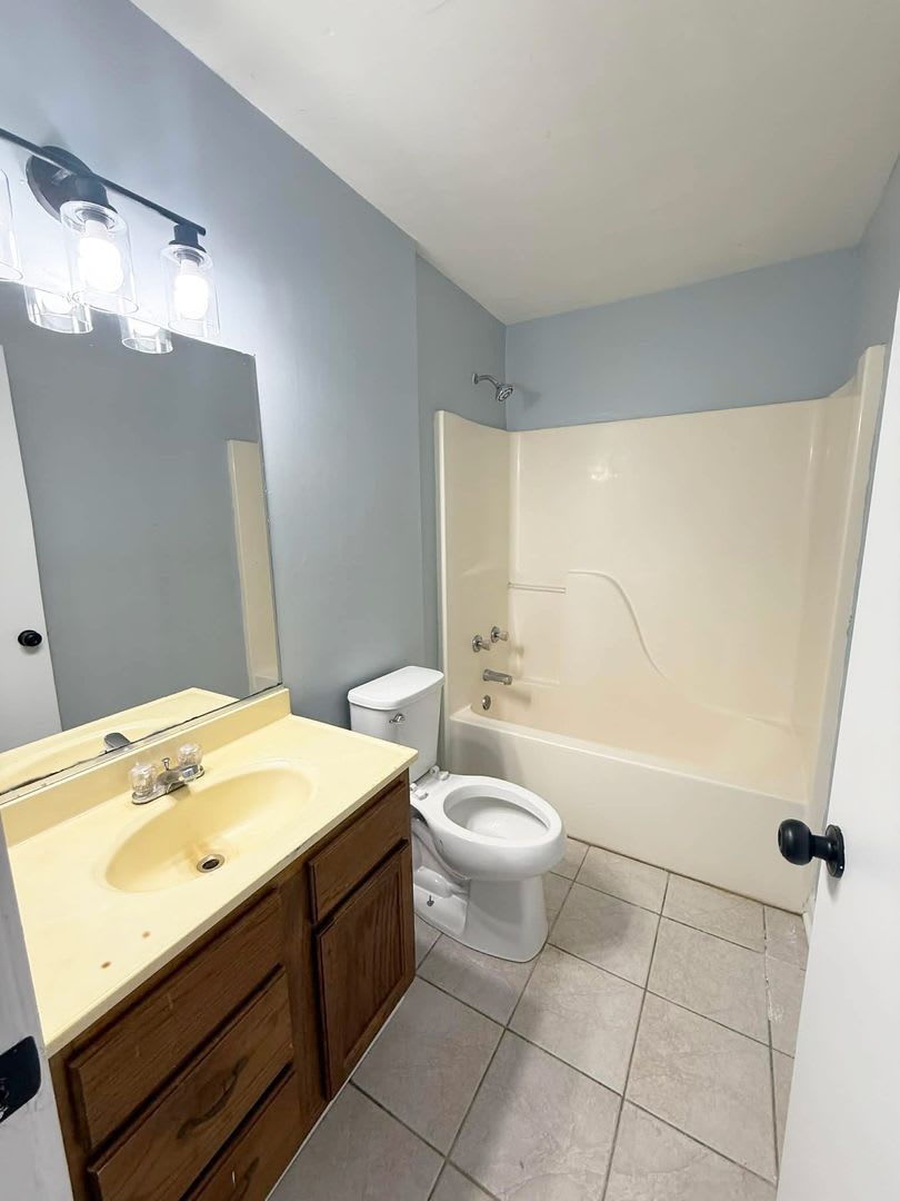 2 Bed 1 Bath Close to Downtown – photo 4