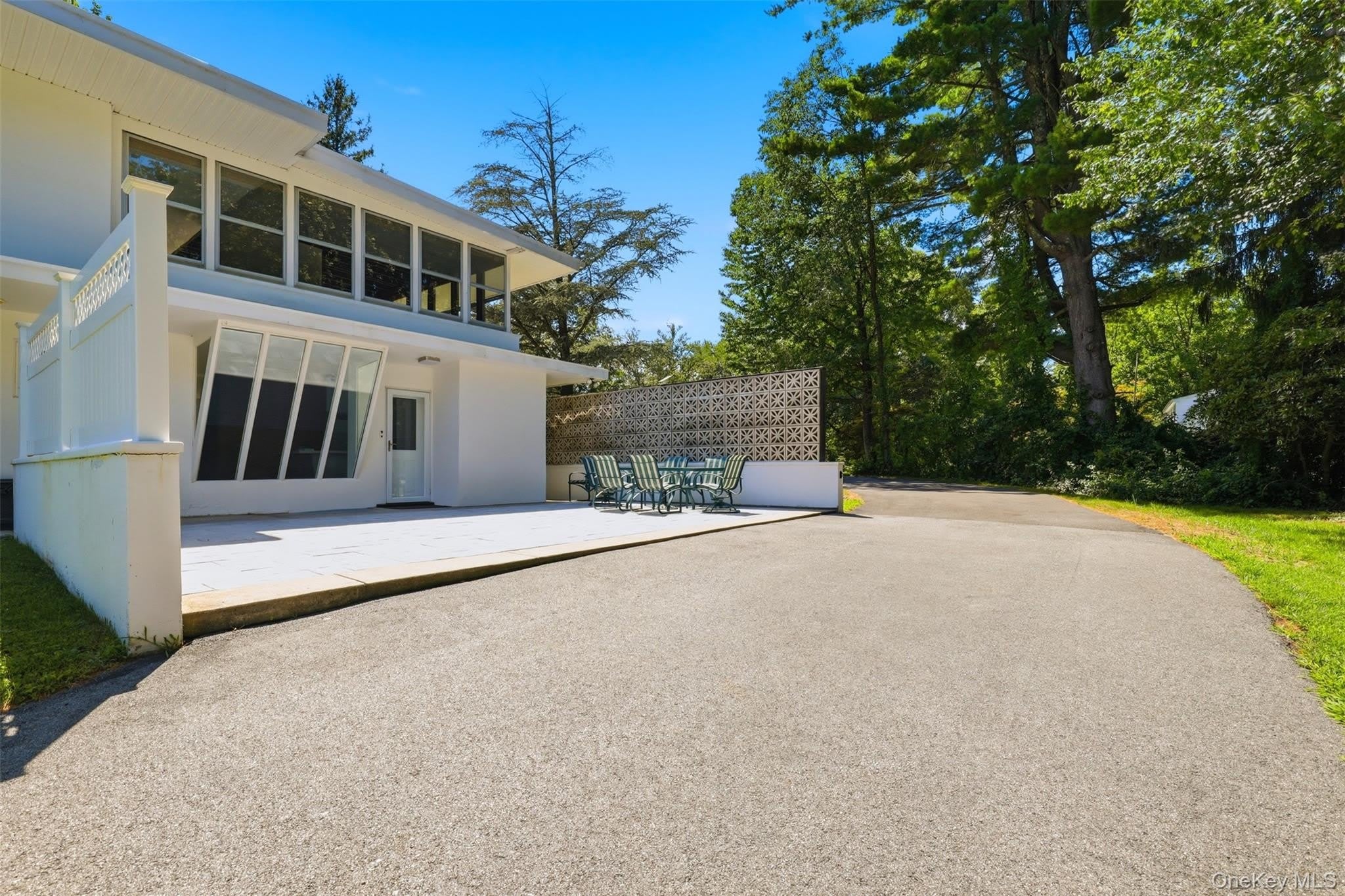 58 Carolyn Road E – photo 5