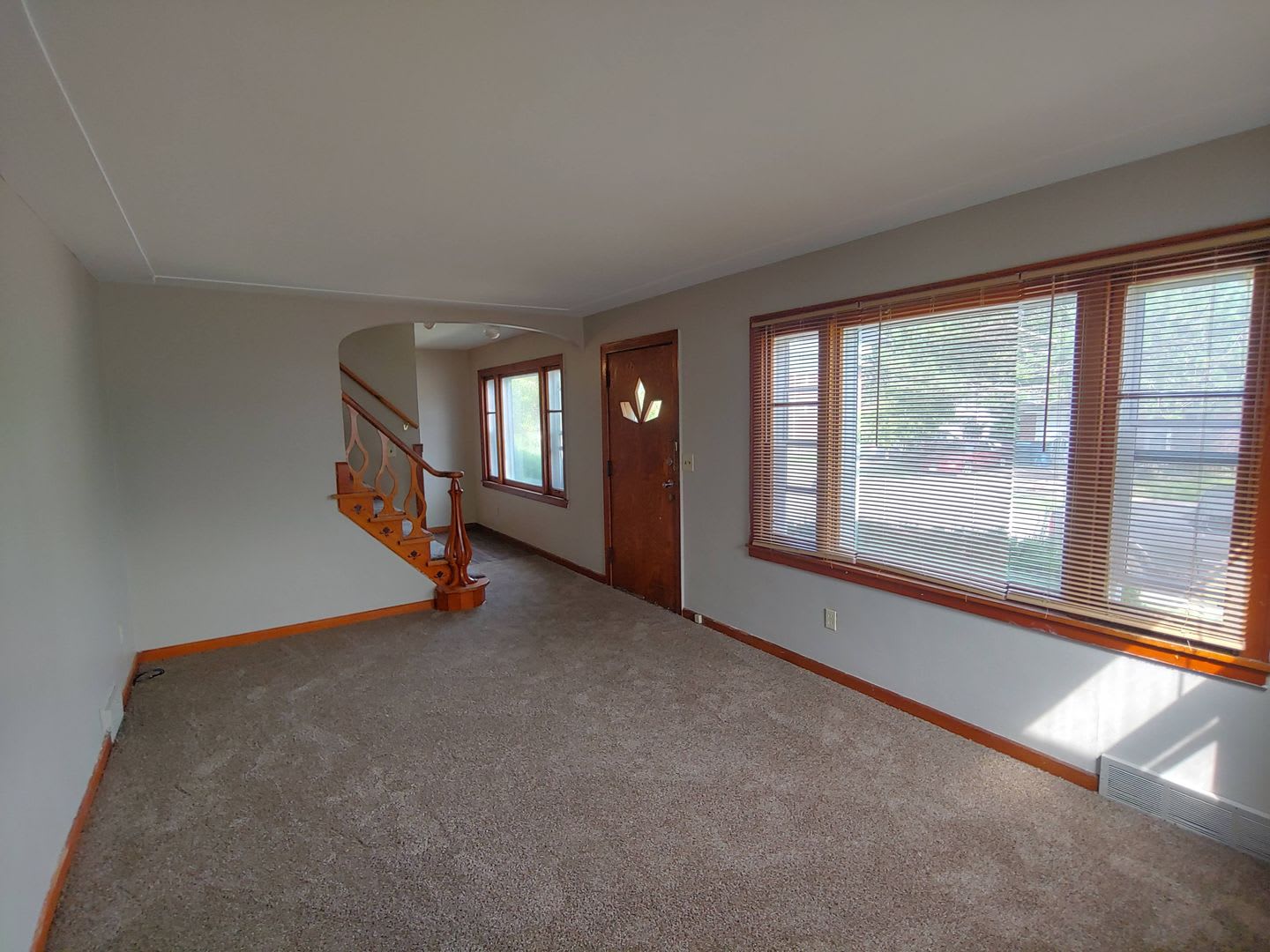Classic Four-Bedroom Brick Home with First-Floor Primary – photo 2
