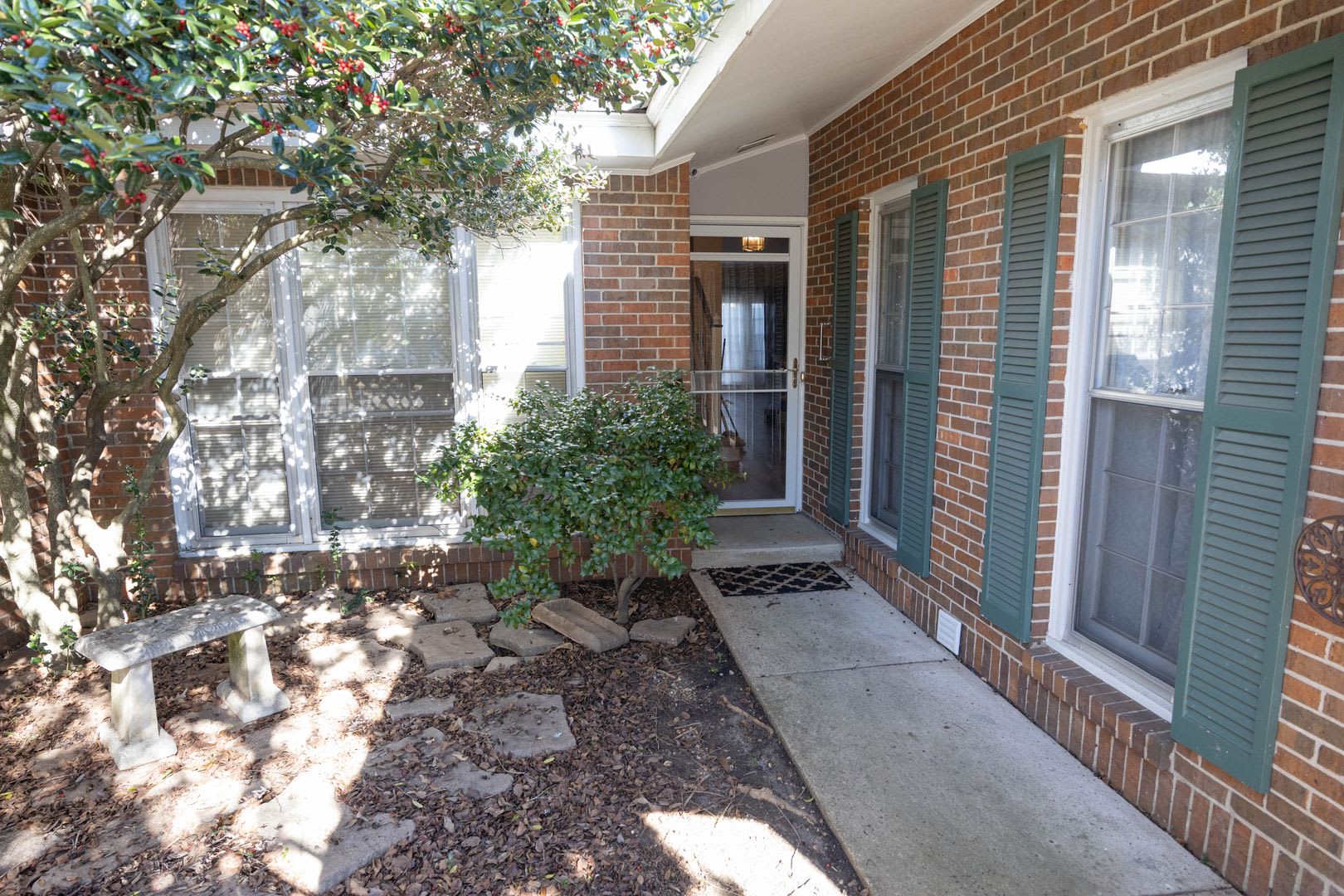 2043 Hazel Hedge Ln. – photo 2