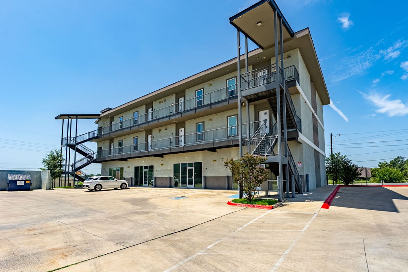 Stylish 2 bedroom, 2 bathroom Condo in East Austin. Must See Oportunity! – photo 2