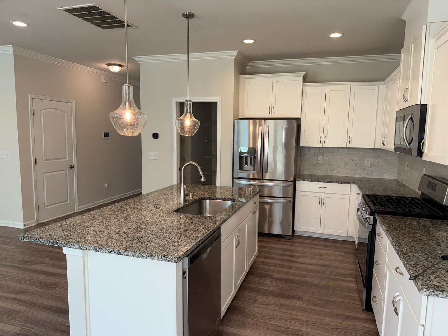 Stunning Five Bedroom Home In Magnolia Walk Huntersville! – photo 3