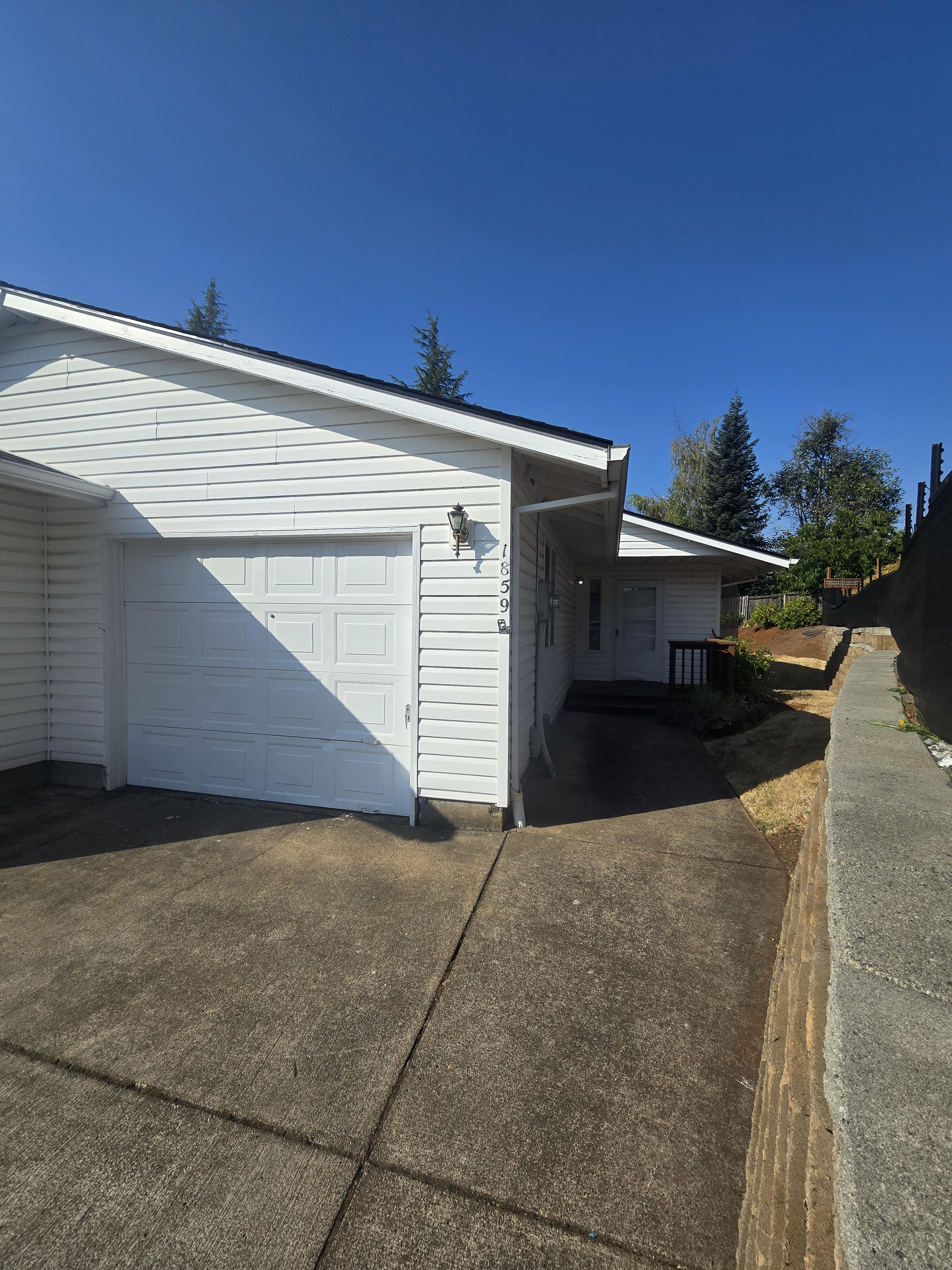 1859 Skyline Ct S – photo 2