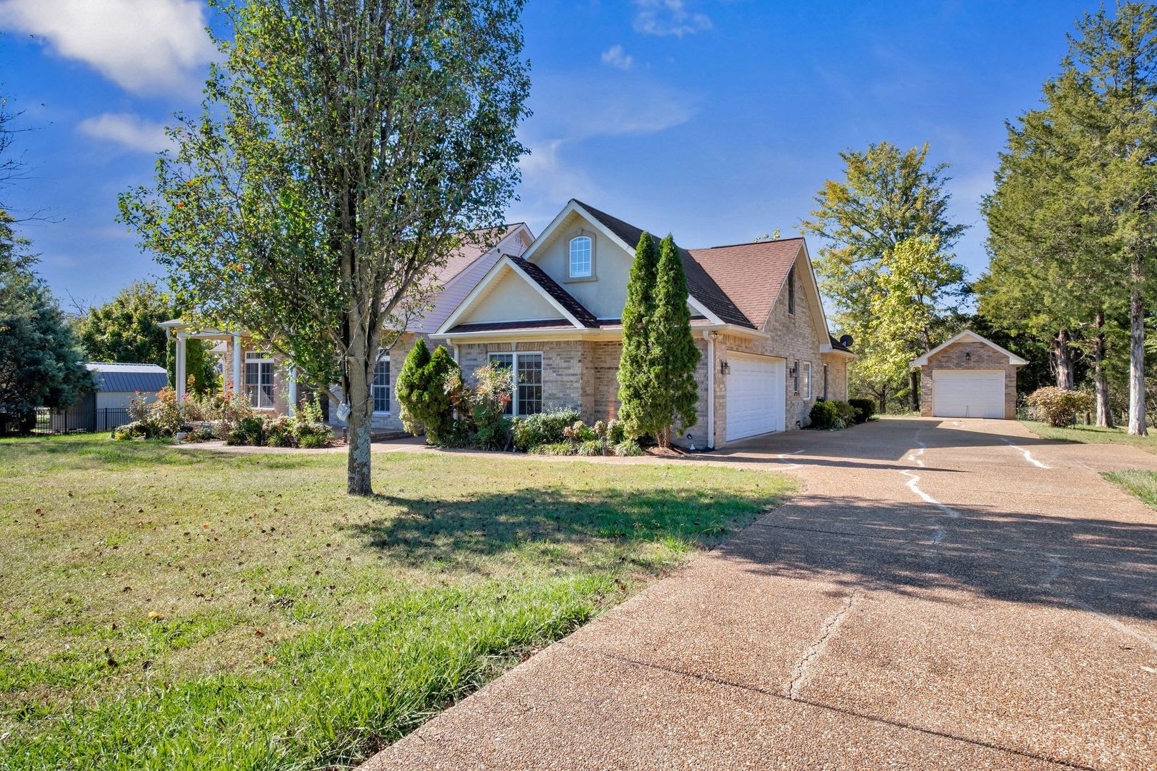 FOR LEASE- 3 BEDROOM SINGLE-FAMILY HOME! – photo 3