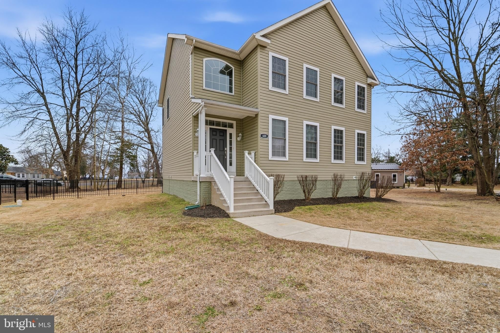 609 TEBBSTON Drive – photo 1
