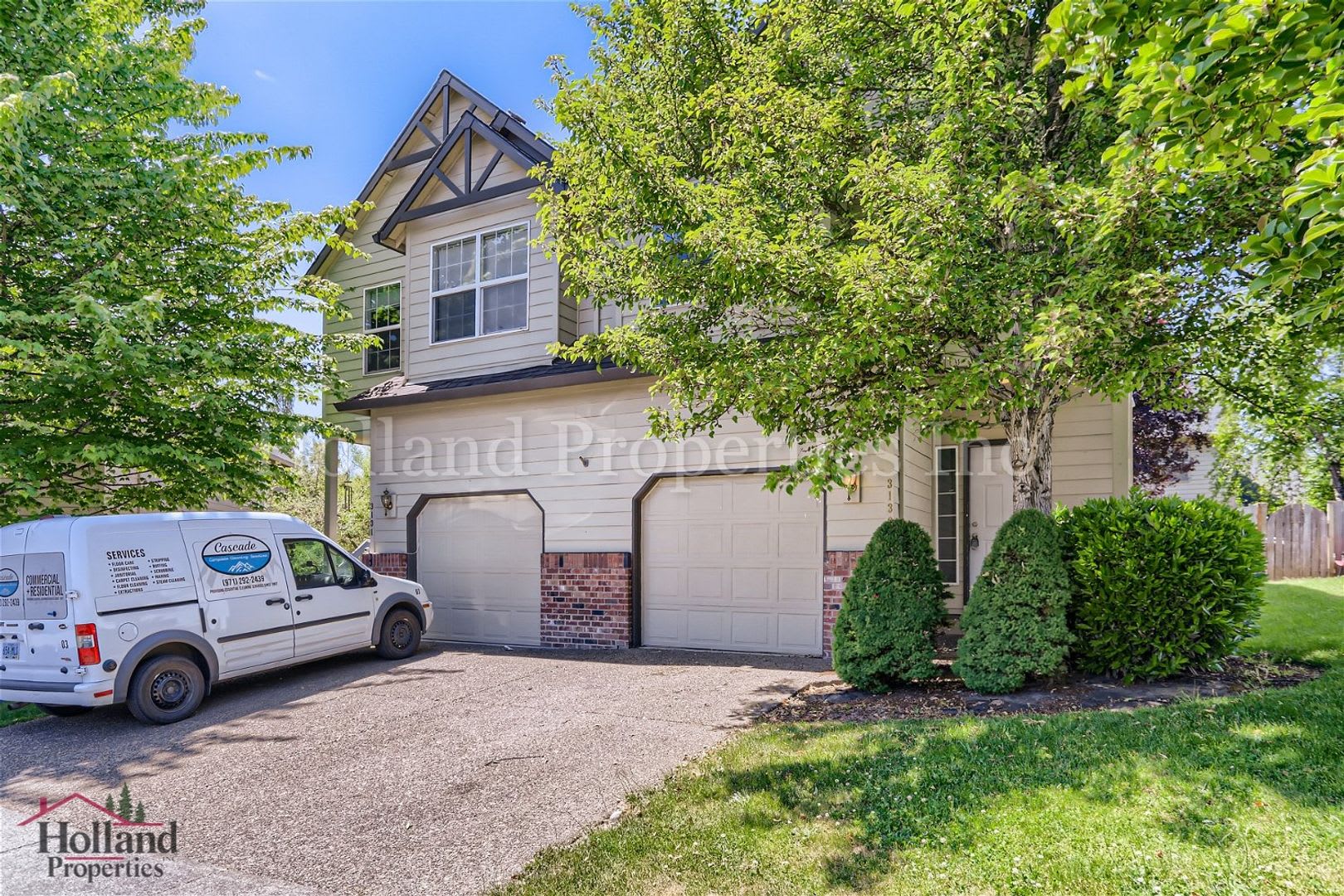 Spacious Two-Level Duplex Home with Fenced Backyard in Hillsboro! – photo 3