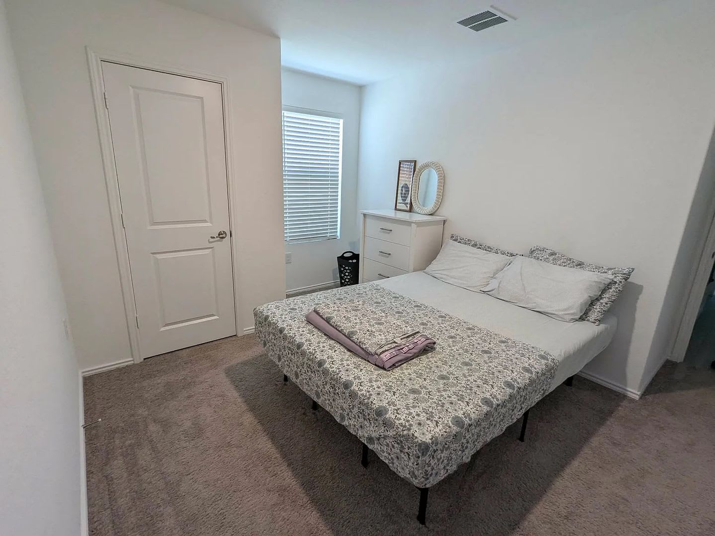 Room In 4 Bedroom Home In Von Ormy – photo 3