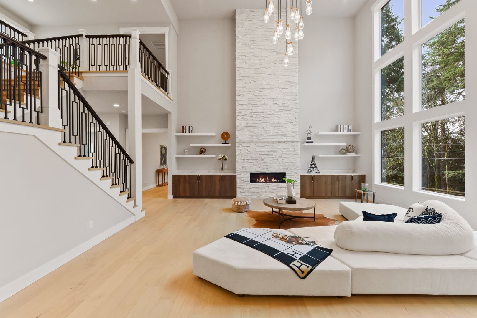 Luxury Bellevue Estate in Prestigious Bridle Trails For Rent – photo 2