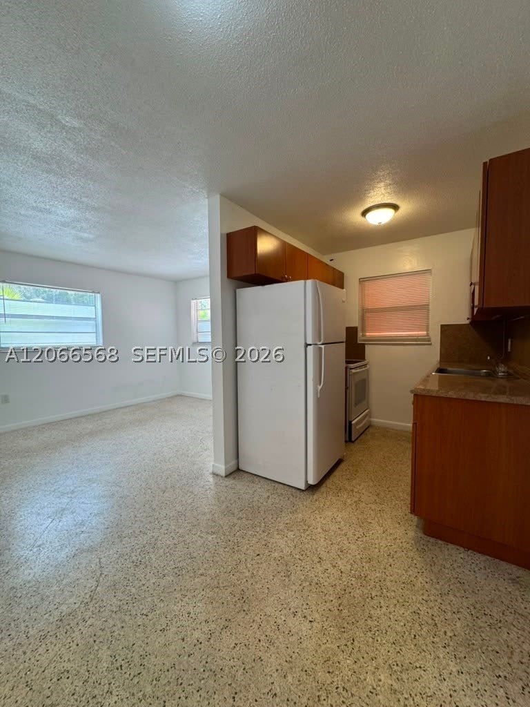 735 W 15th St – photo 2