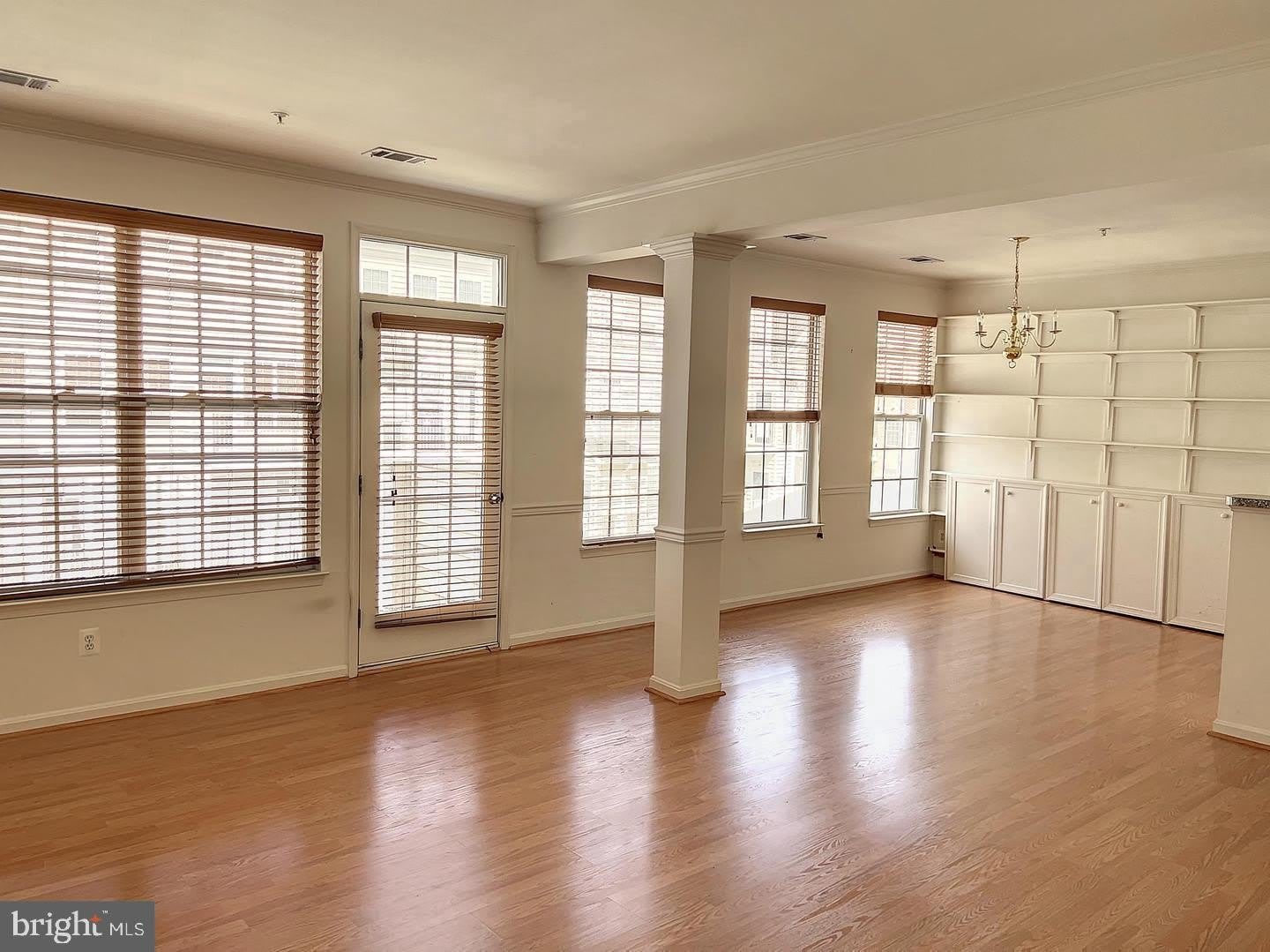 2664 MANHATTAN Place – photo 2