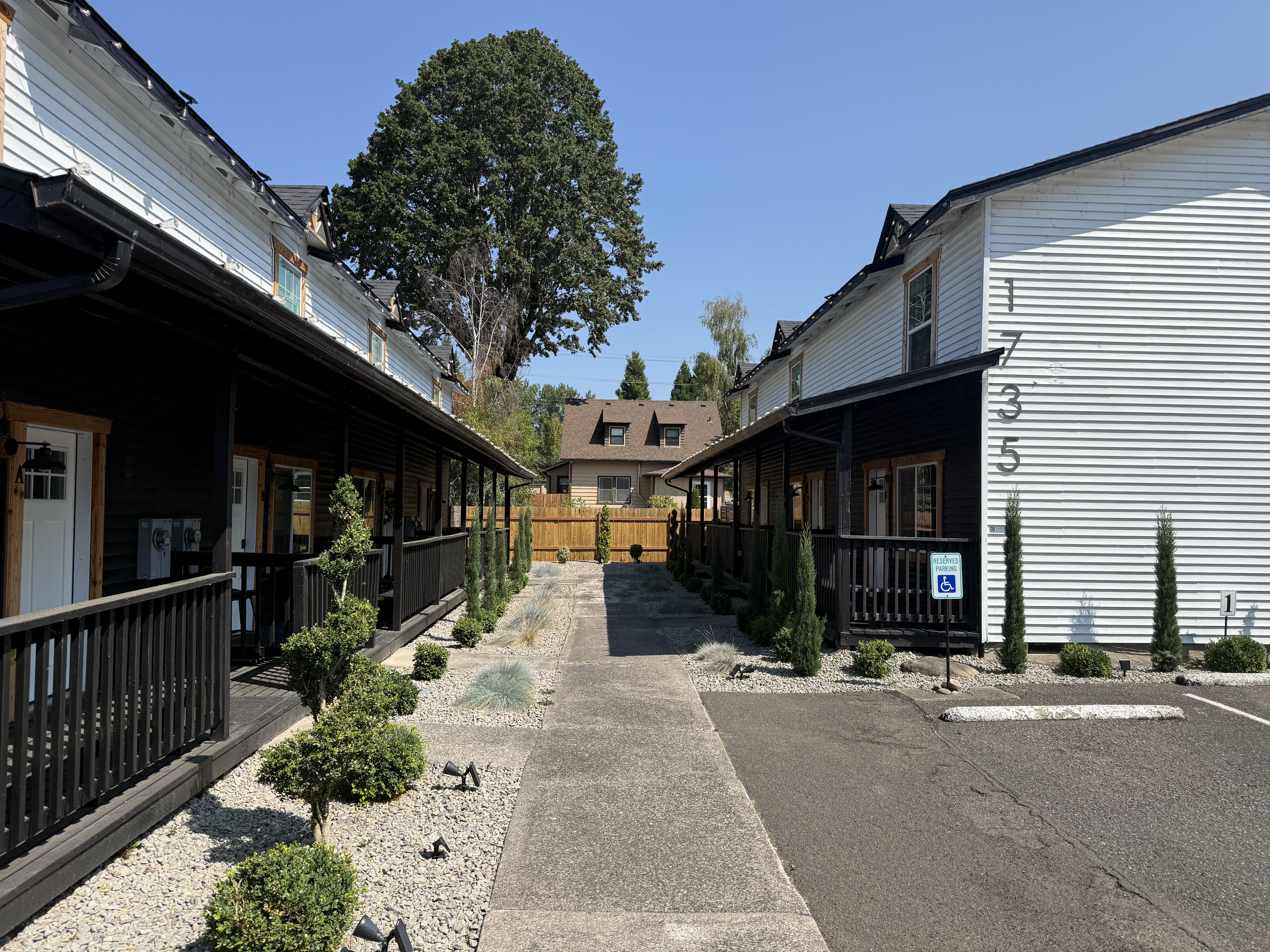 1735 Southeast 7th Avenue – photo 3