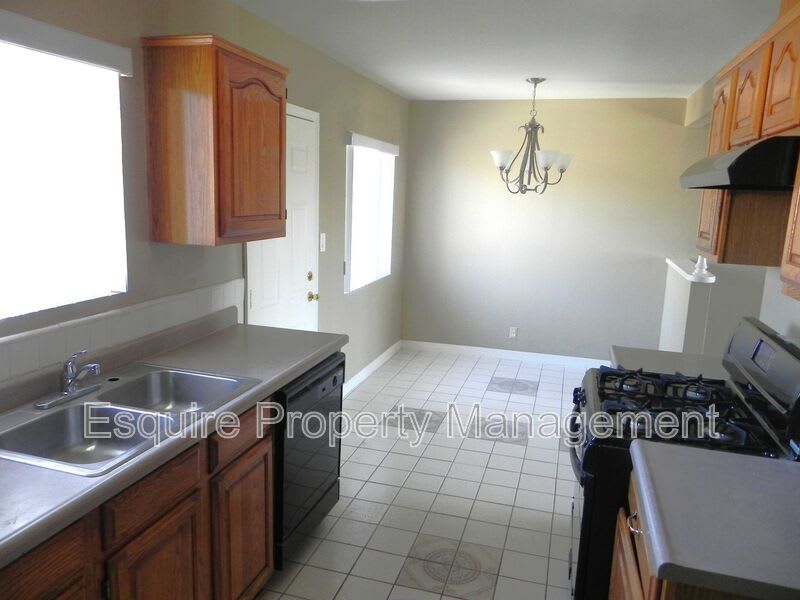 1832 SOUTH E STREET – photo 2