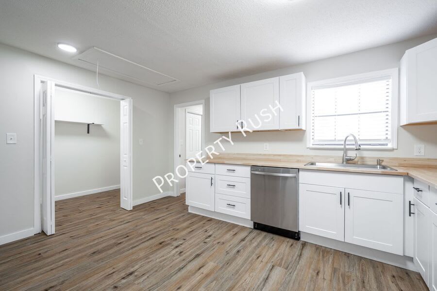 8229 Patterson Road – photo 4