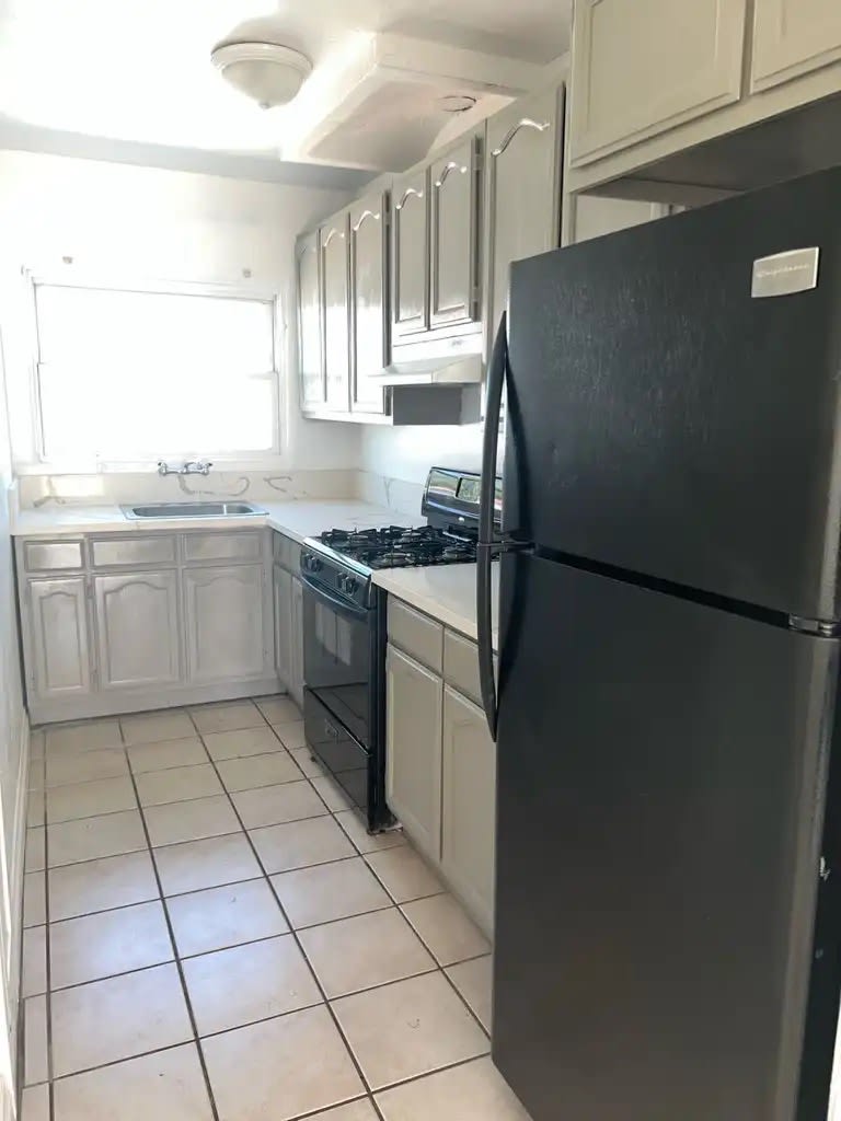 1056 Cedar Avenue – photo 2