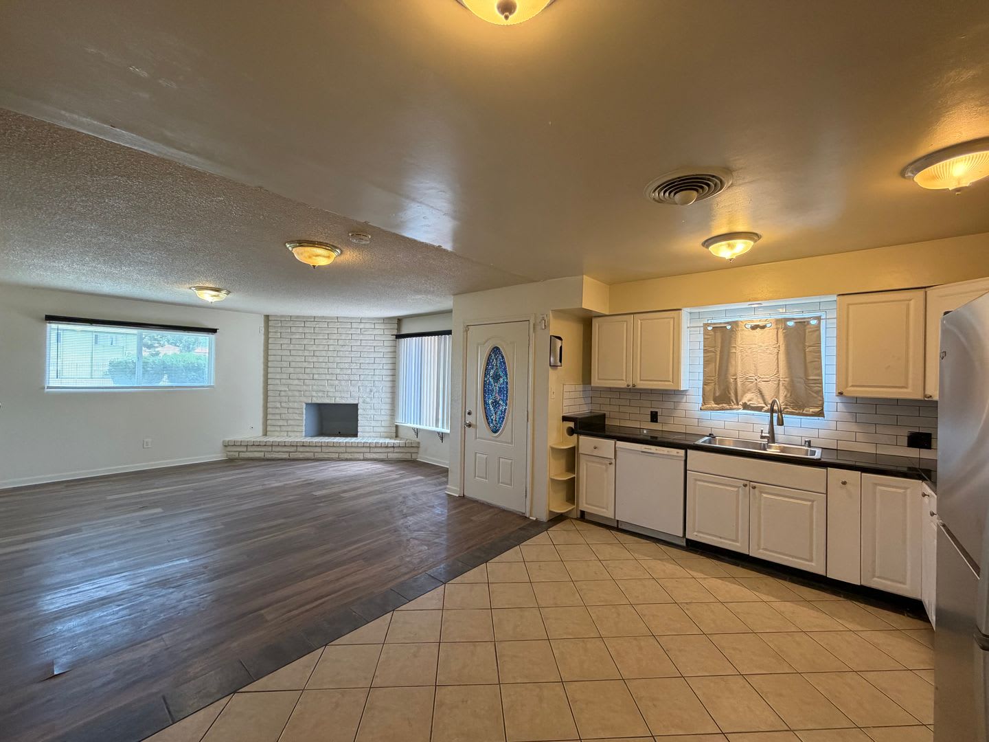 Adorable Home in Oleander Area! – photo 3