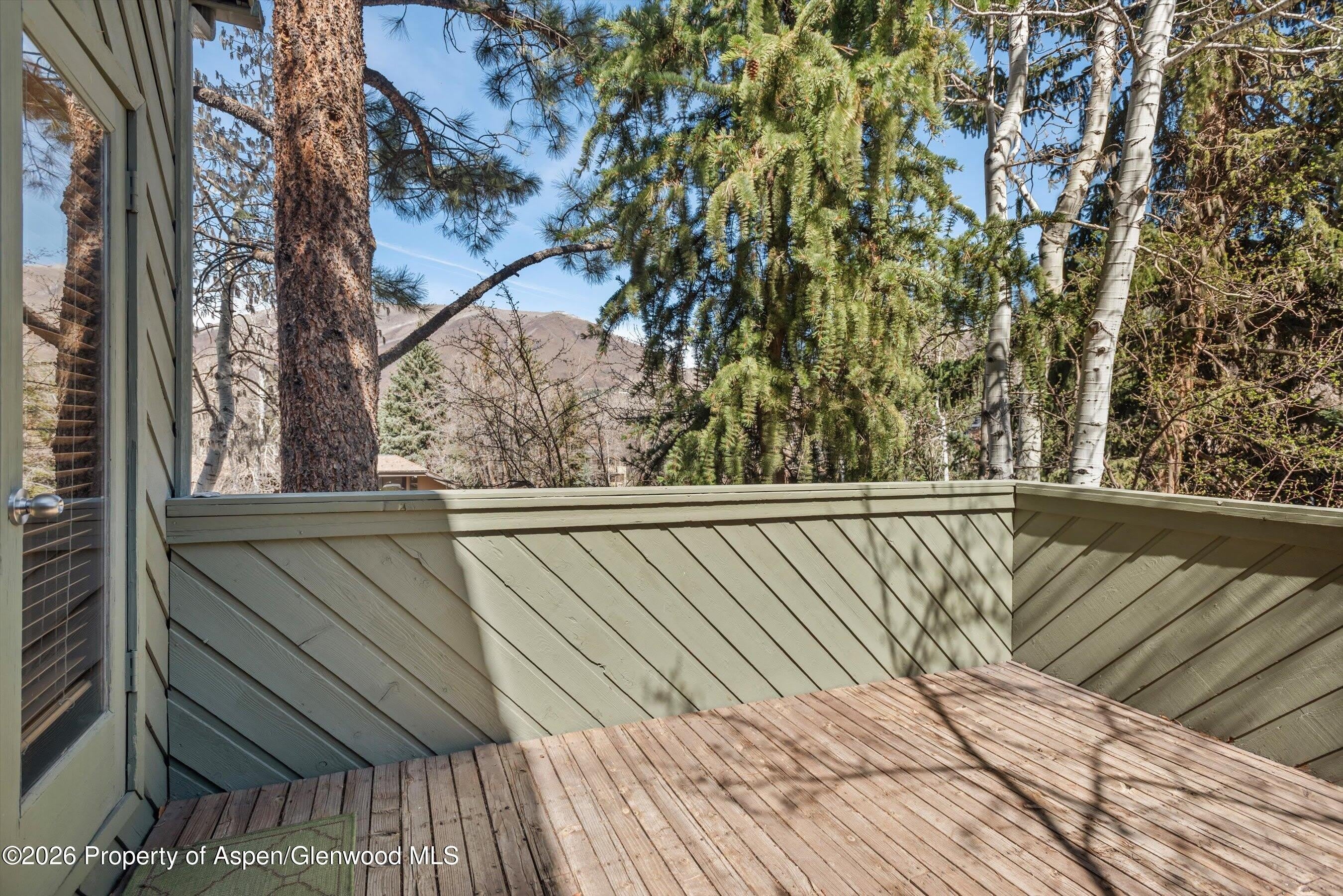 125 E Hyman Avenue – photo 4