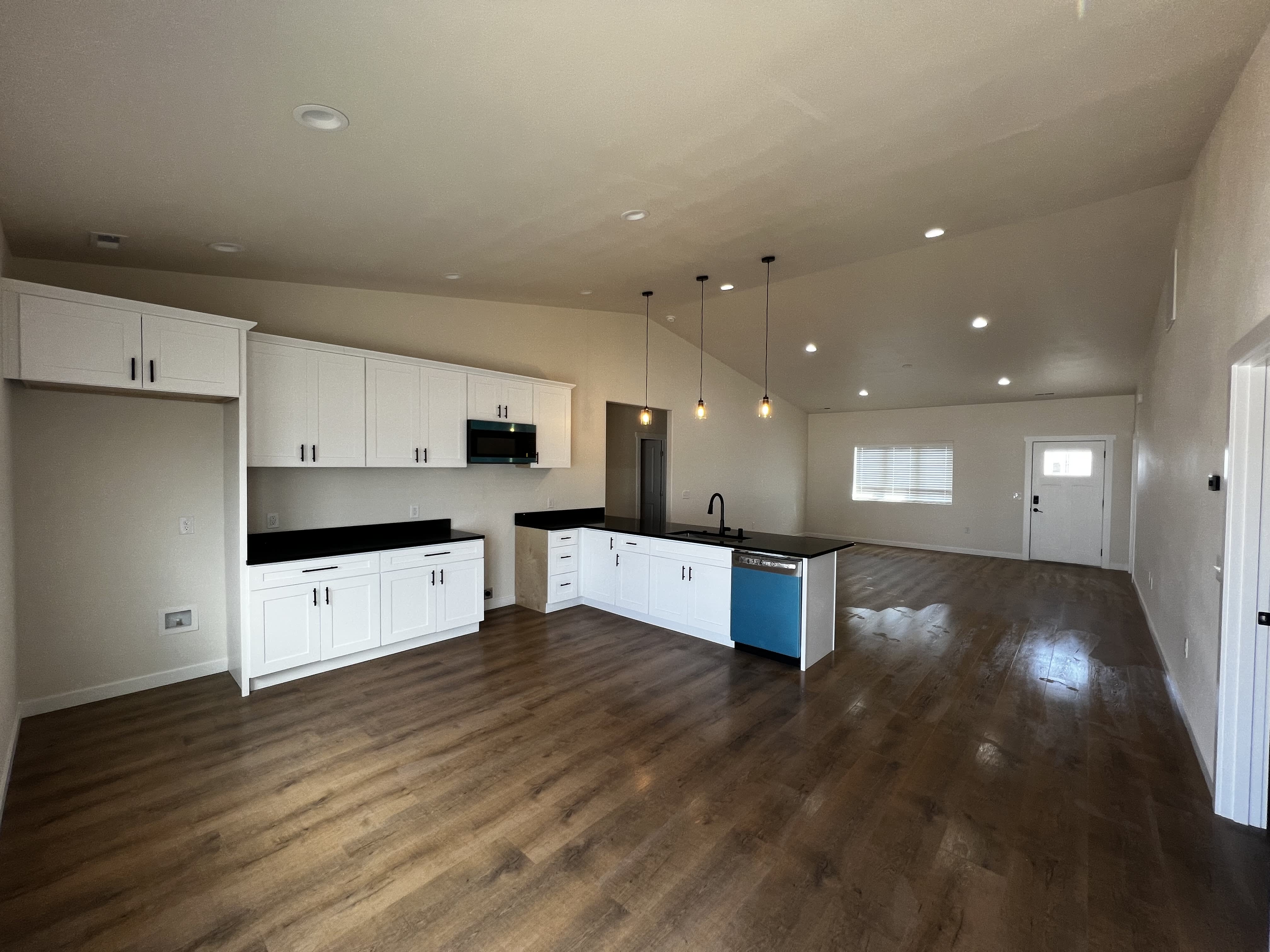 7560 Mcdougal Ave Ne – photo 2