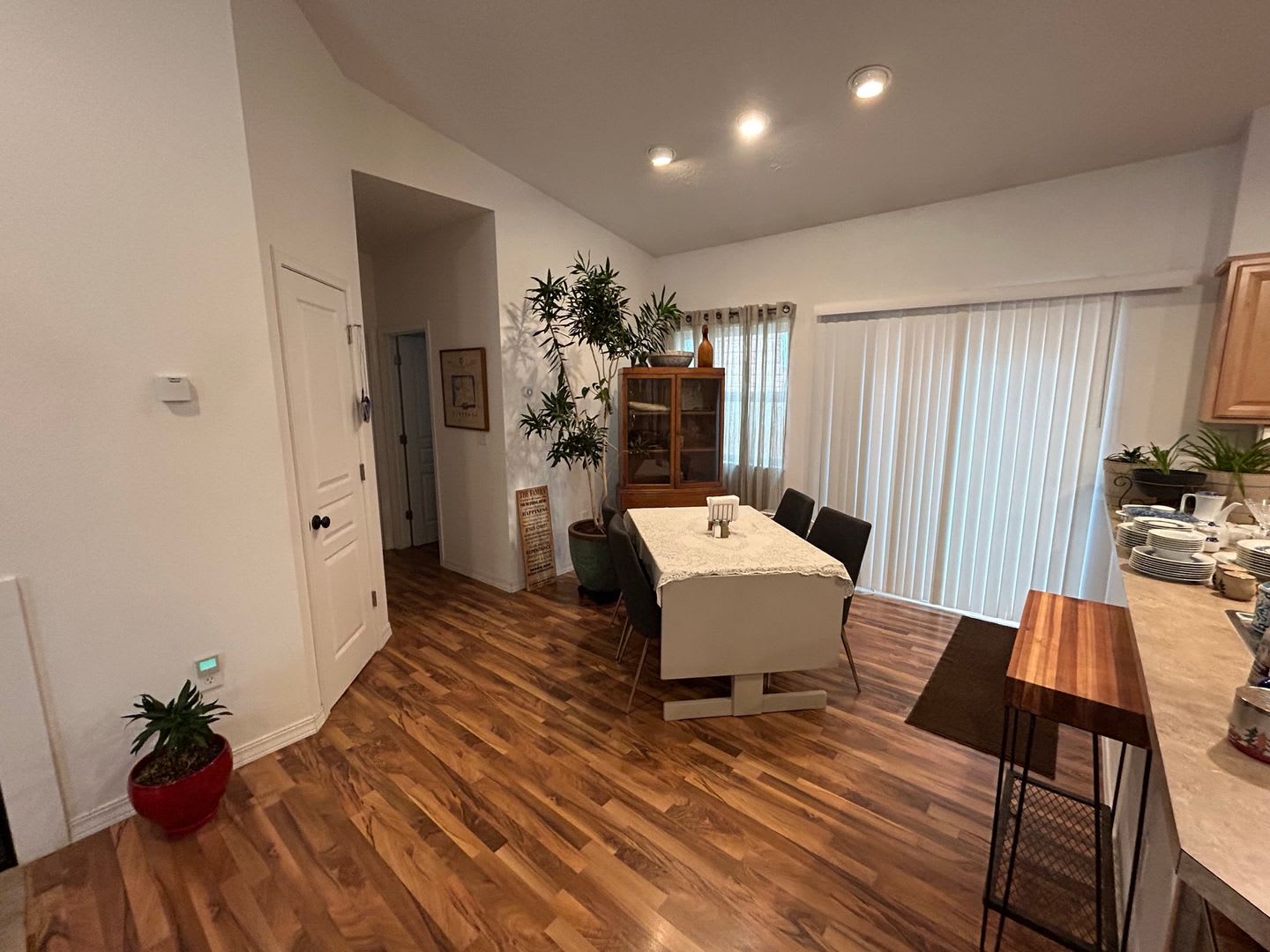 Spacious 2-Bedroom, 1.5-Bath Home in Hamilton – photo 3