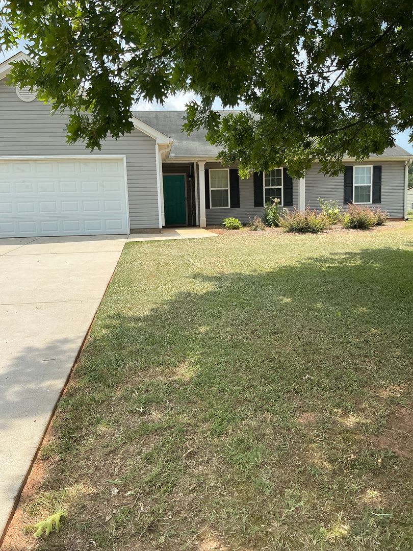 3 Bedroom 2 Bath Home In Oglethorpe County Is Situated On A 1 53 Spacious Lot With A Fenced In Backyard – photo 4