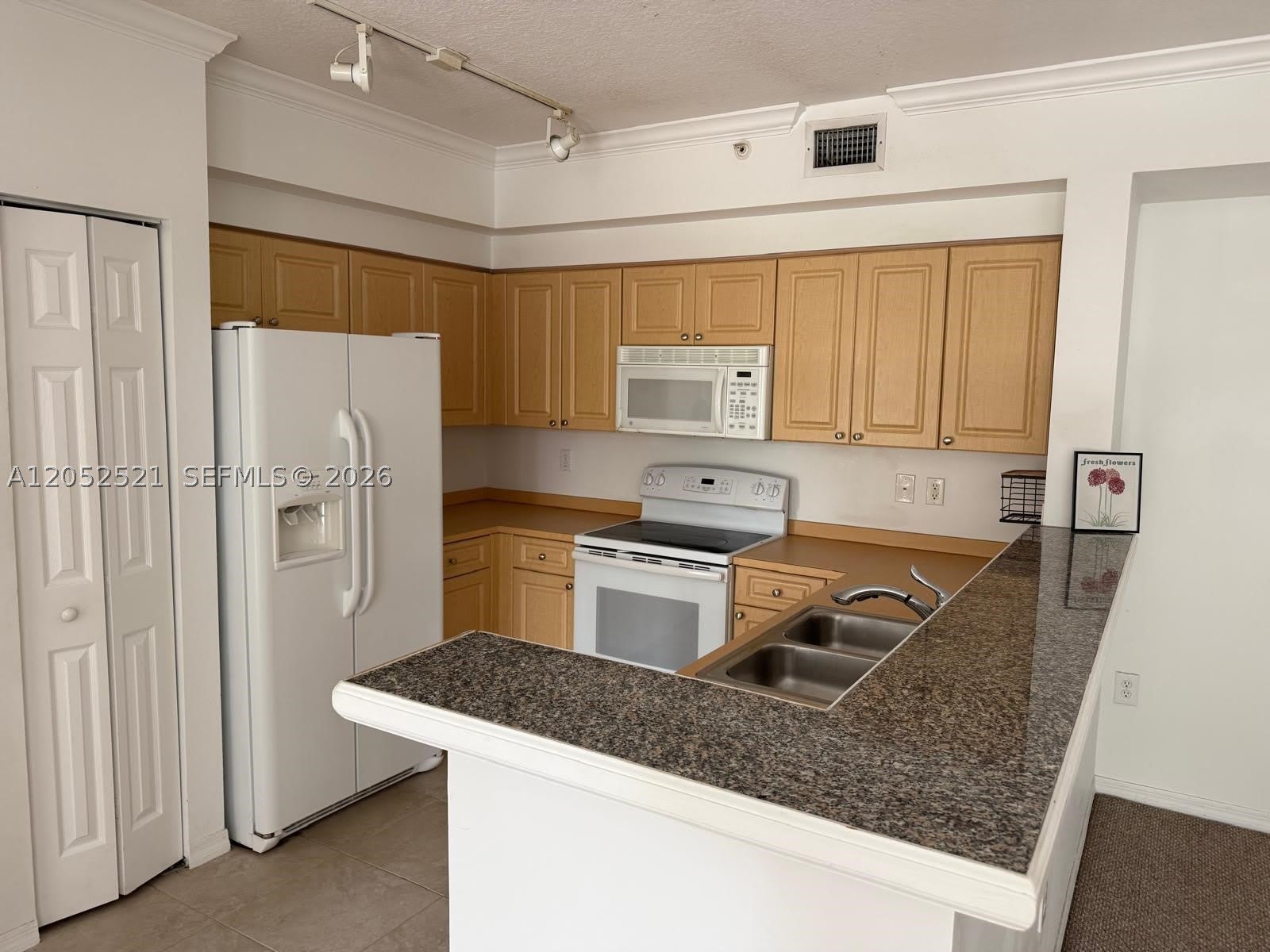 6861 SW 44th St – photo 4
