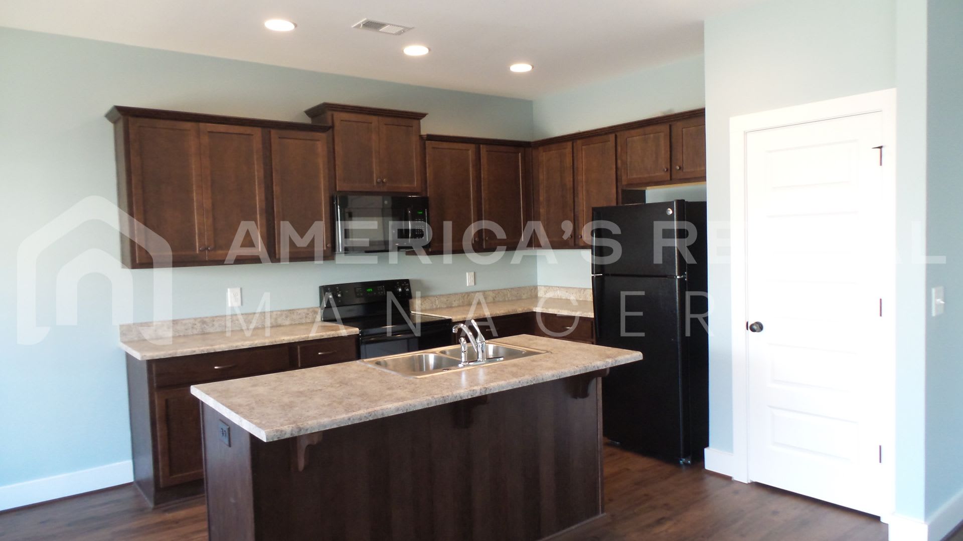 Home for rent in Tuscaloosa! Available to view with a 48 hour notice! – photo 3