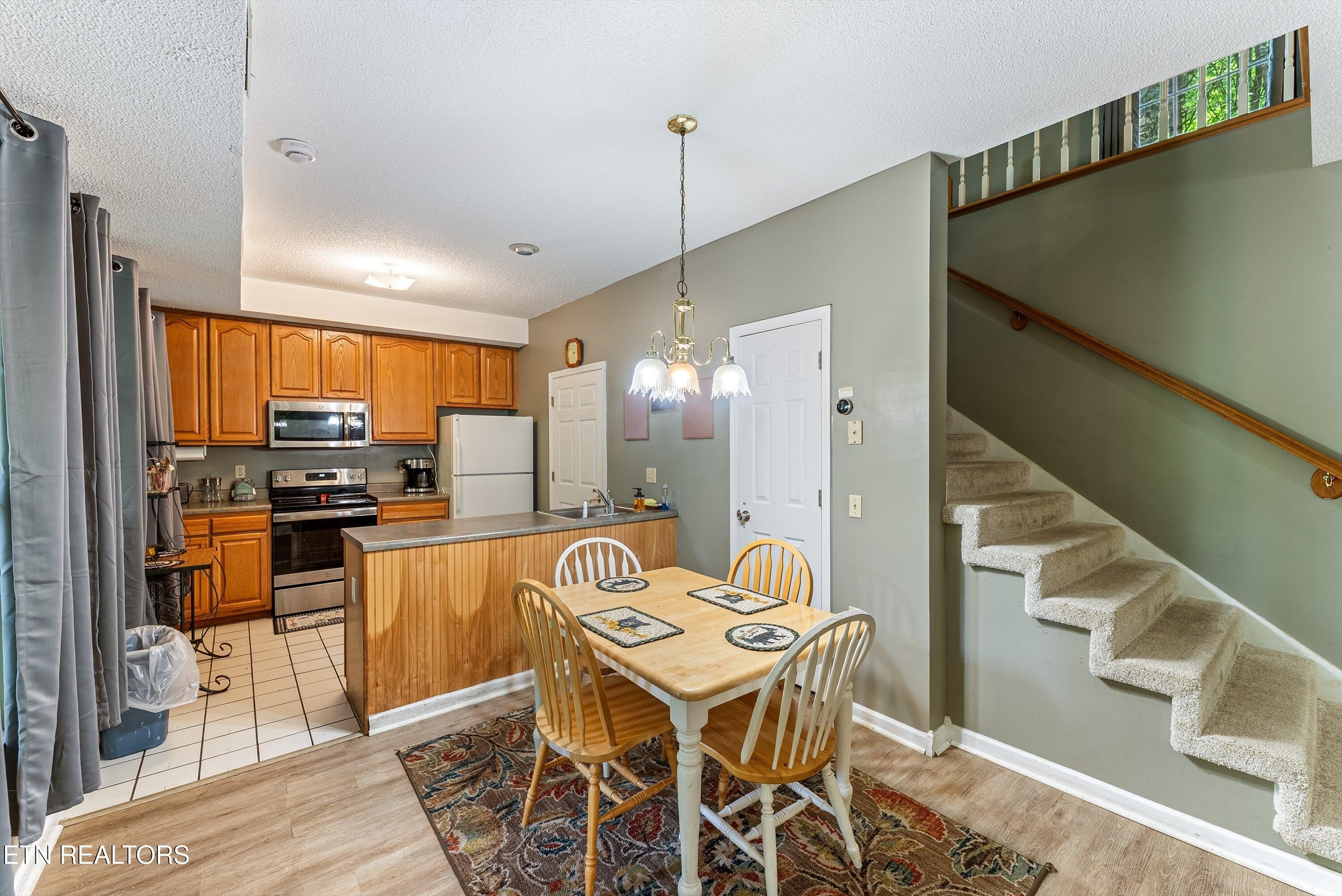 1052 Twin Oaks Rd – photo 4