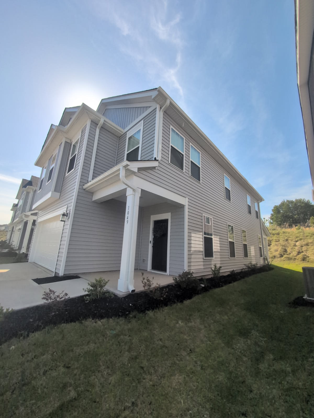 1049 Nadine Way – photo 3
