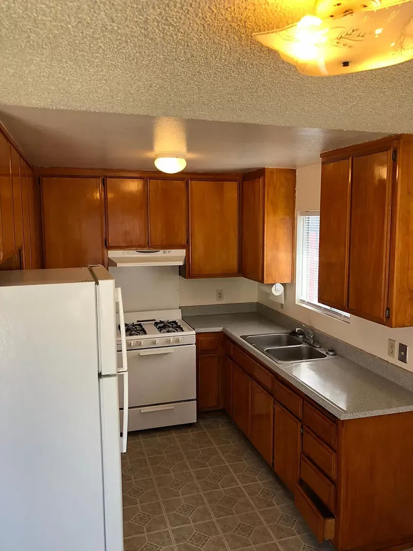 Discount Great 3 Bedroom 2 Bath Home Absolutely Fantastically Located With Access To Freeways And Downtown – photo 3