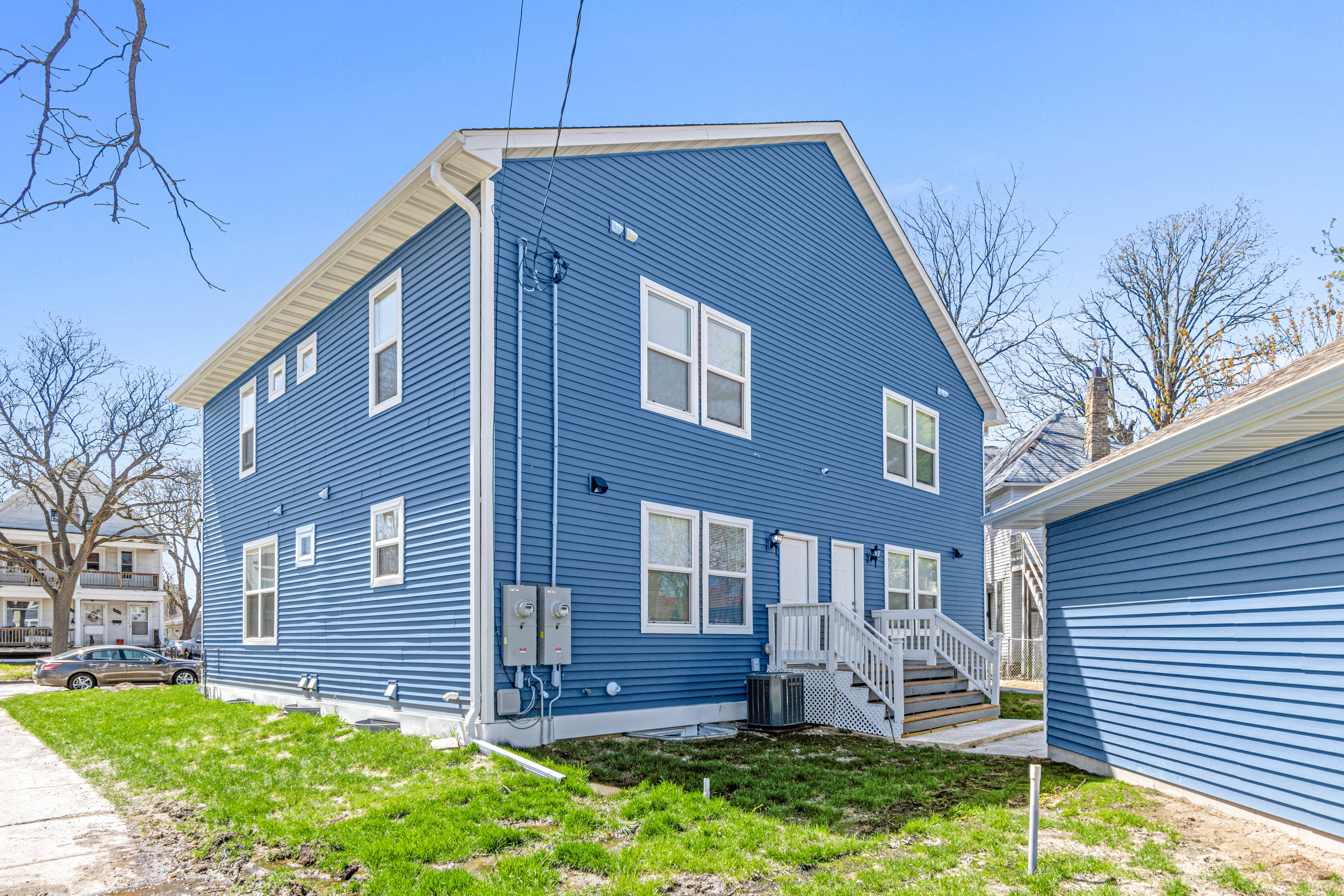 1918 Hillside Avenue North – photo 3