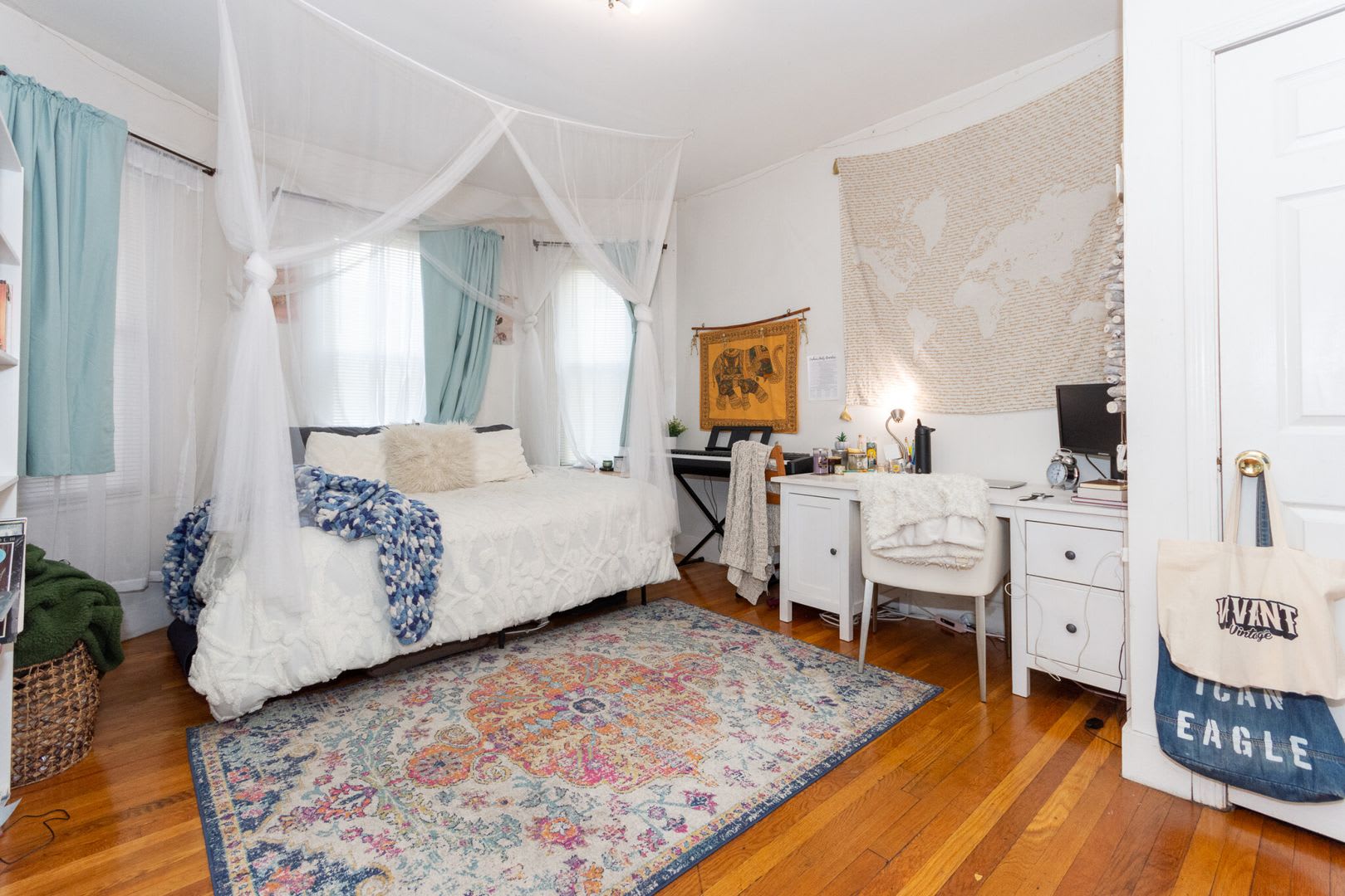 Stunning 4 bed 2 bath in Allston – photo 5