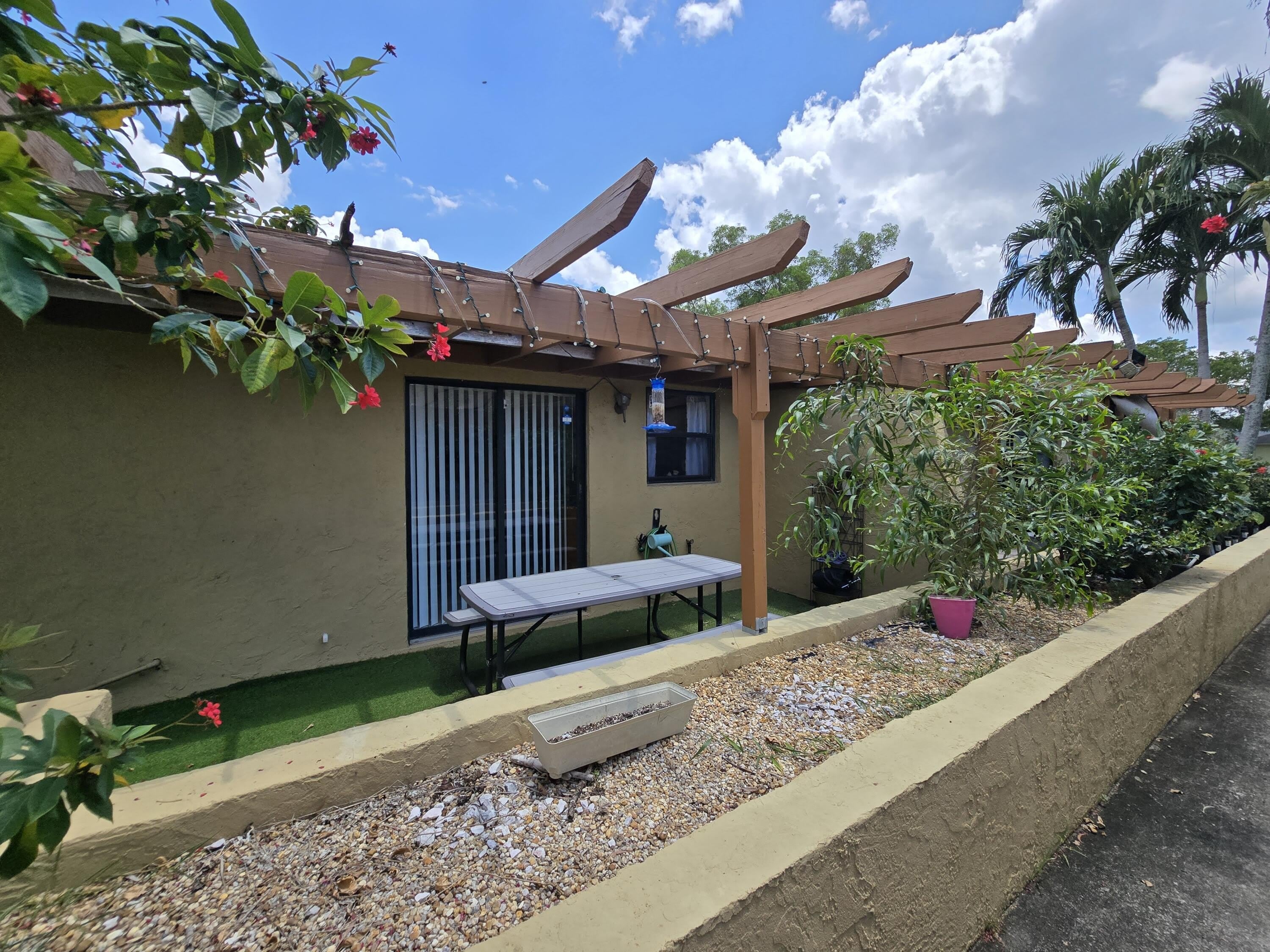 1155 White Pine – photo 4