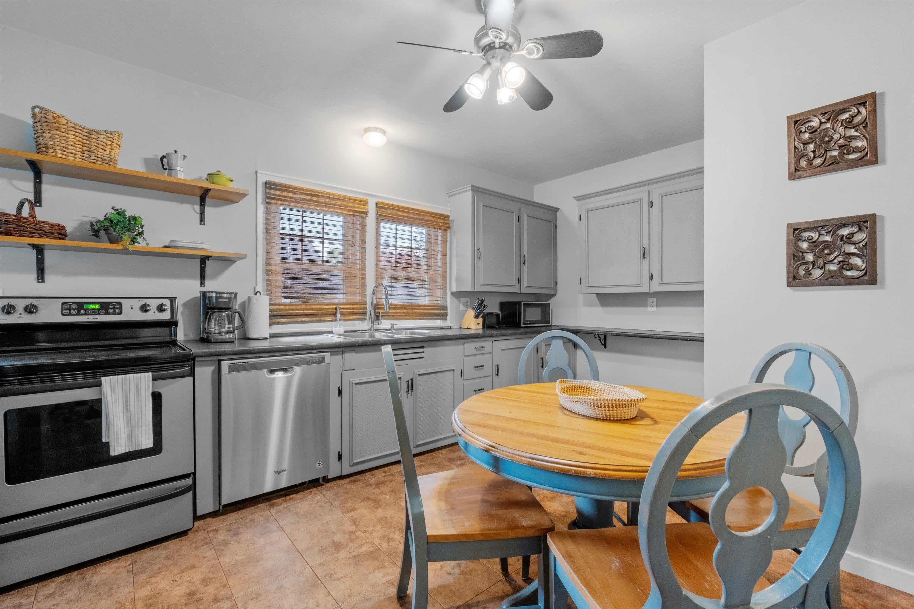 989 Union Street – photo 1