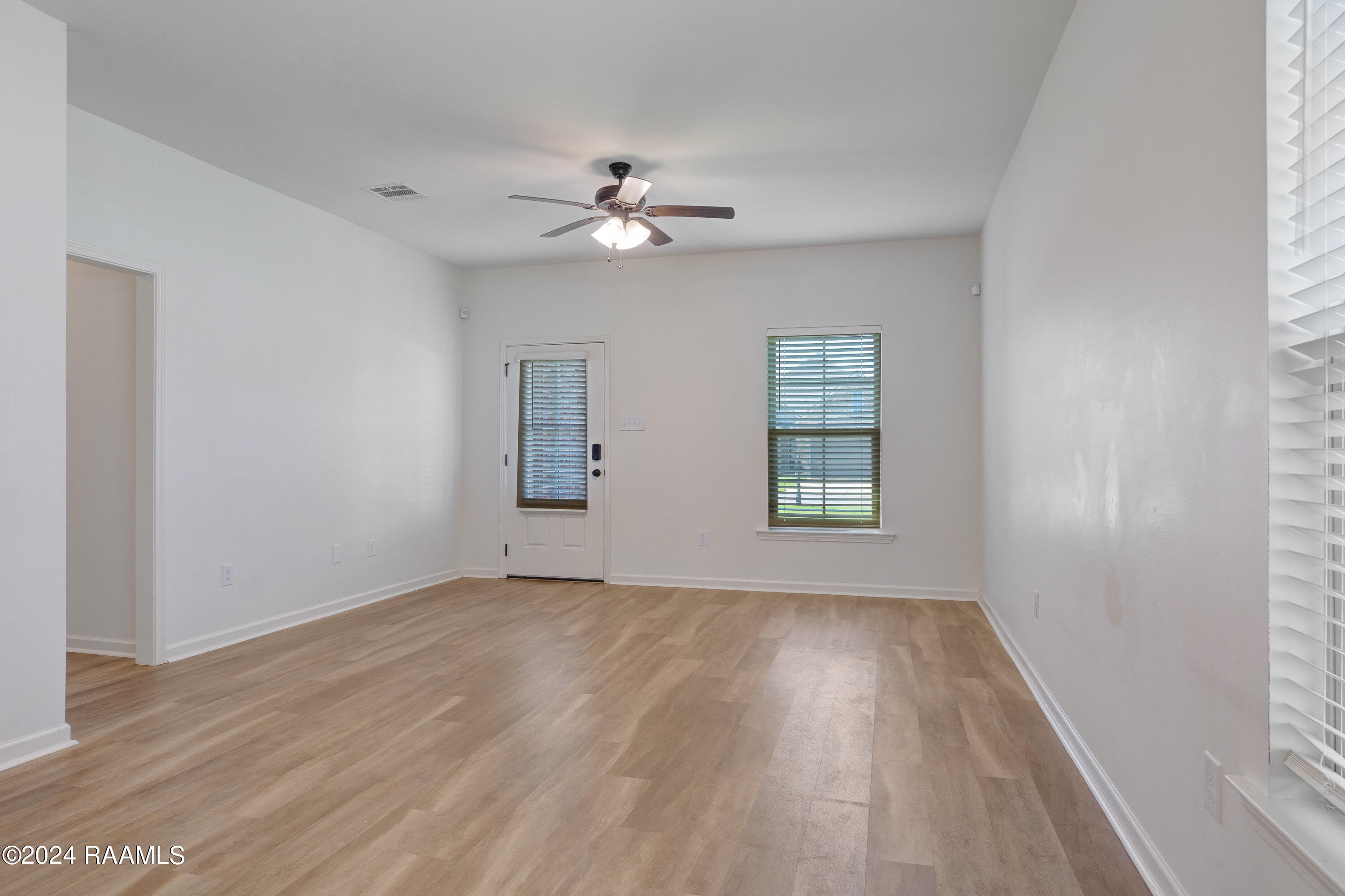 524 Elwick Drive – photo 4