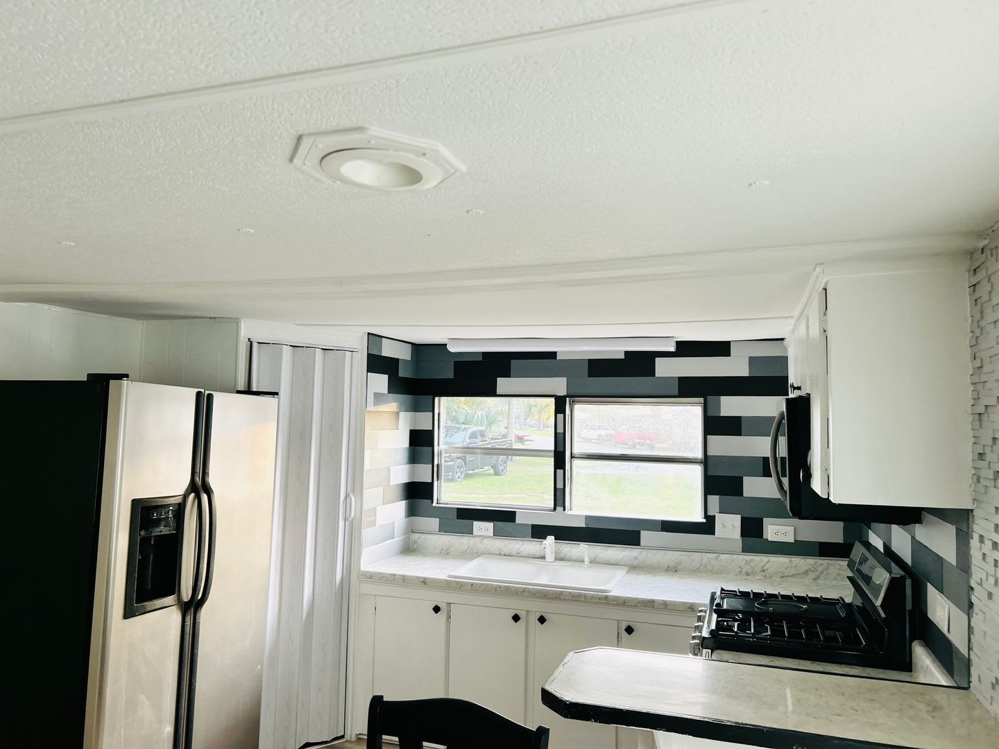 COMPLETELY RENOVATED MOBILE HOME – photo 4