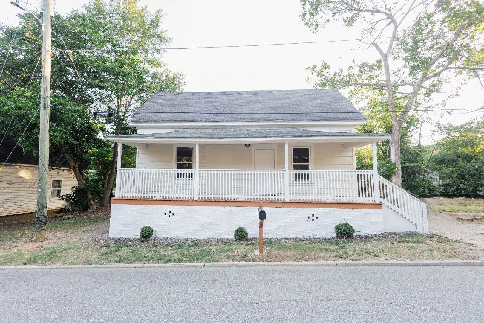 Charming 2 Bedroom Home In Griffin Limited Time Move In Special – photo 1