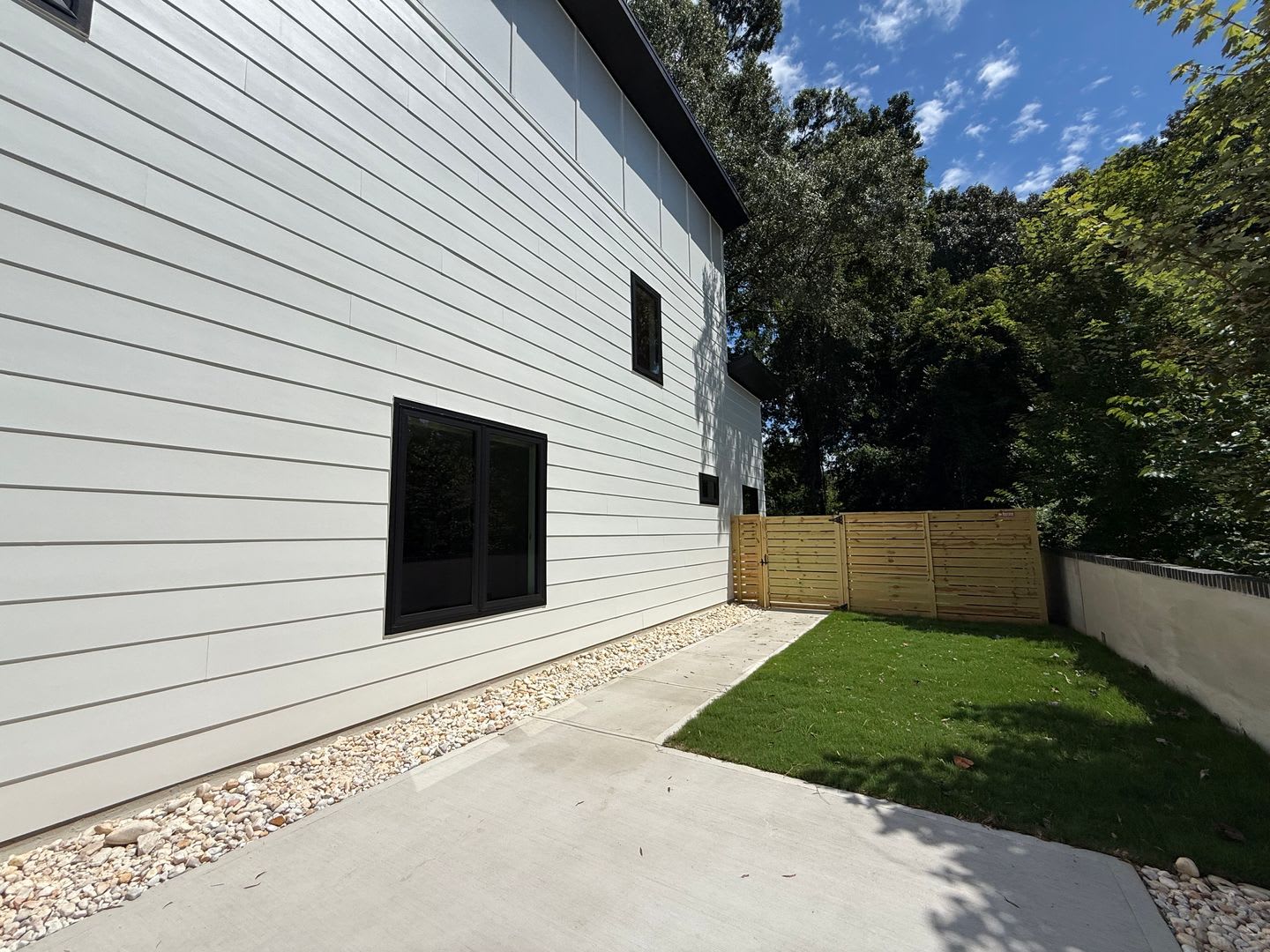 Offering 1 000 Rent Credit For A Lease Signed By 8 31 Newly Built Luxury 3Bd 2 5Ba Downtown Raleigh Townhome With A Private Fenced Yard No Shared Walls A 2 Car Attached Garage – photo 2