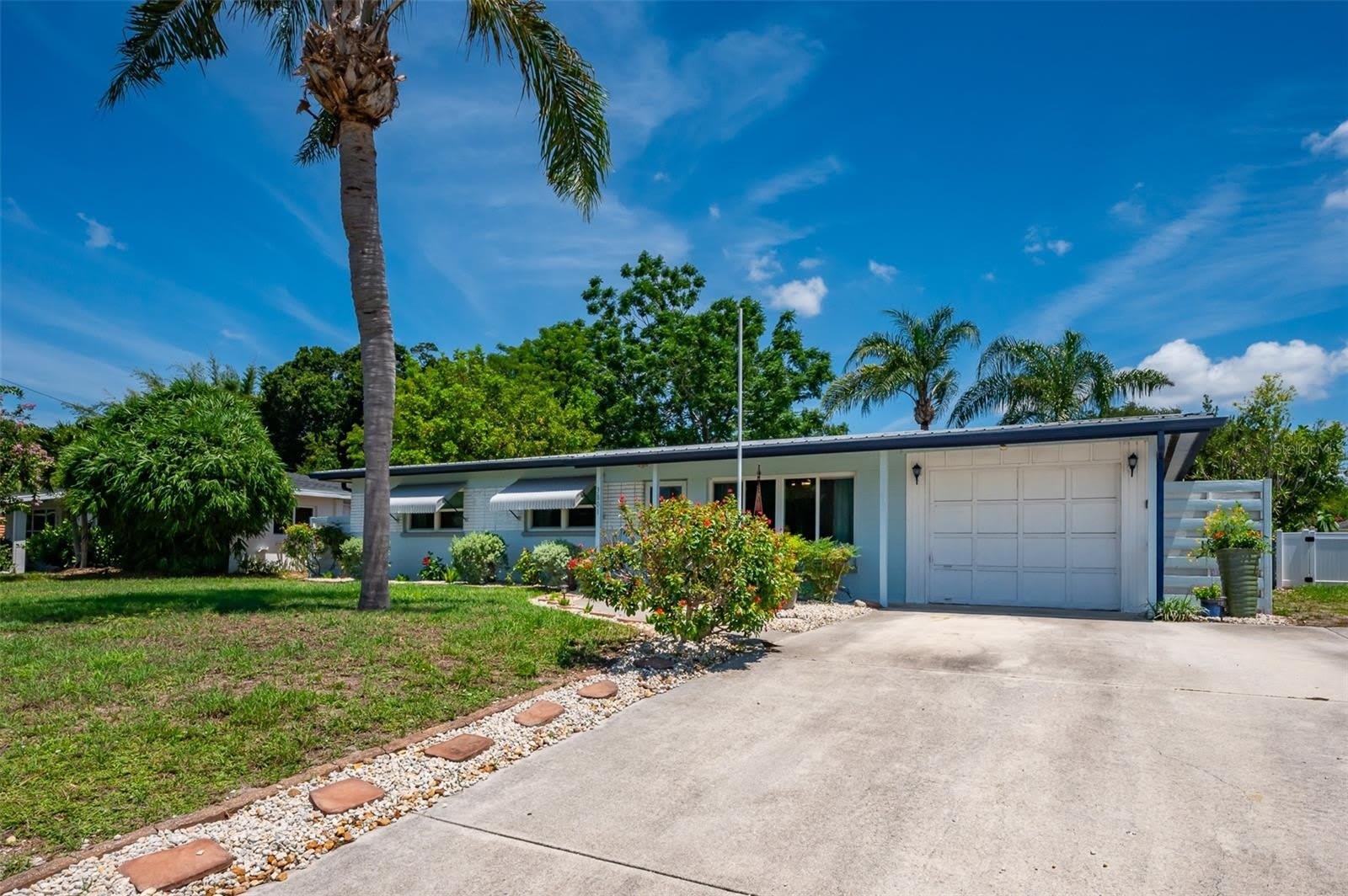 3801 HELENE Street – photo 4