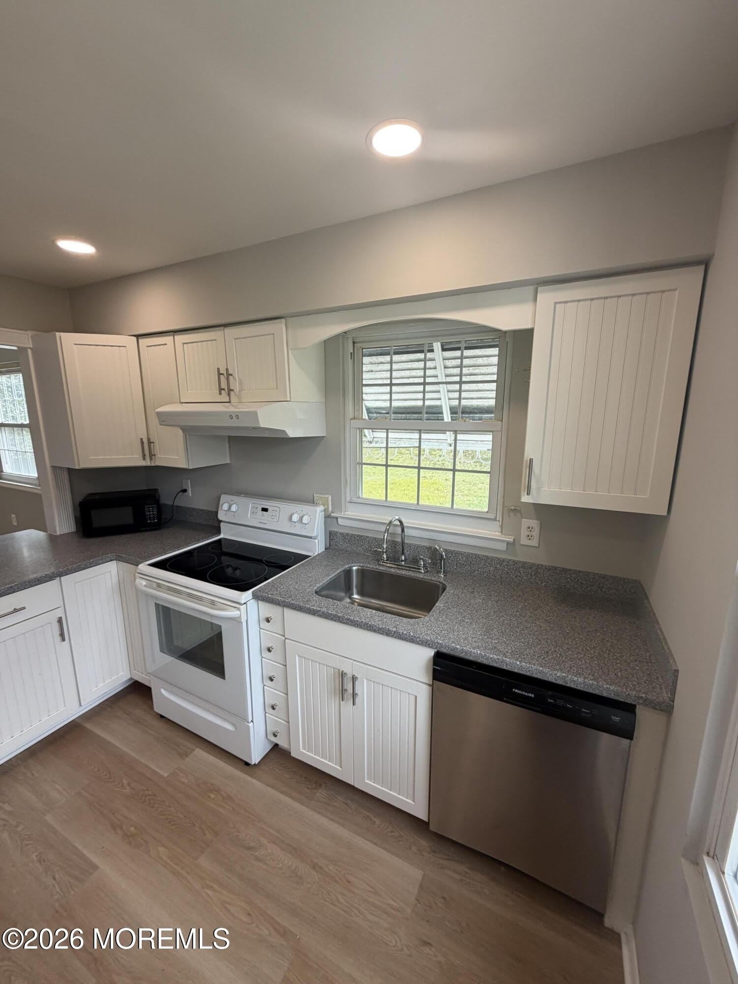 35 Milford Avenue – photo 3