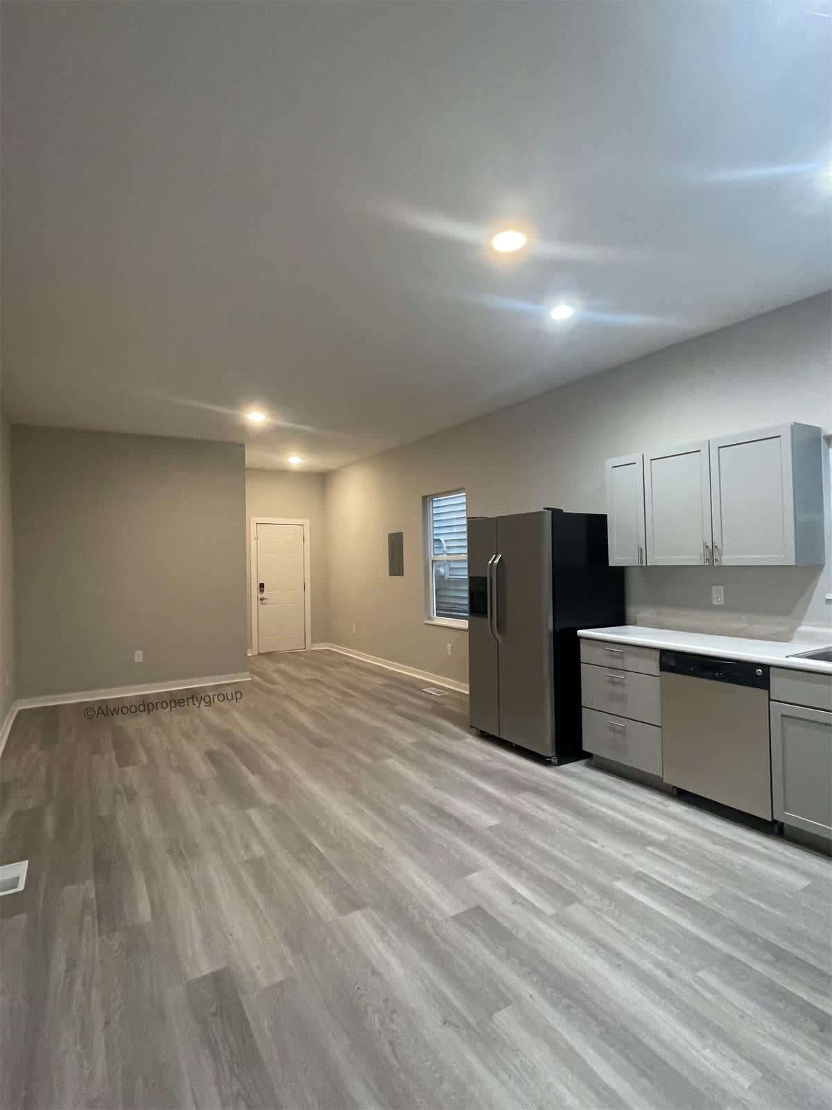 1021 South State Avenue – photo 4